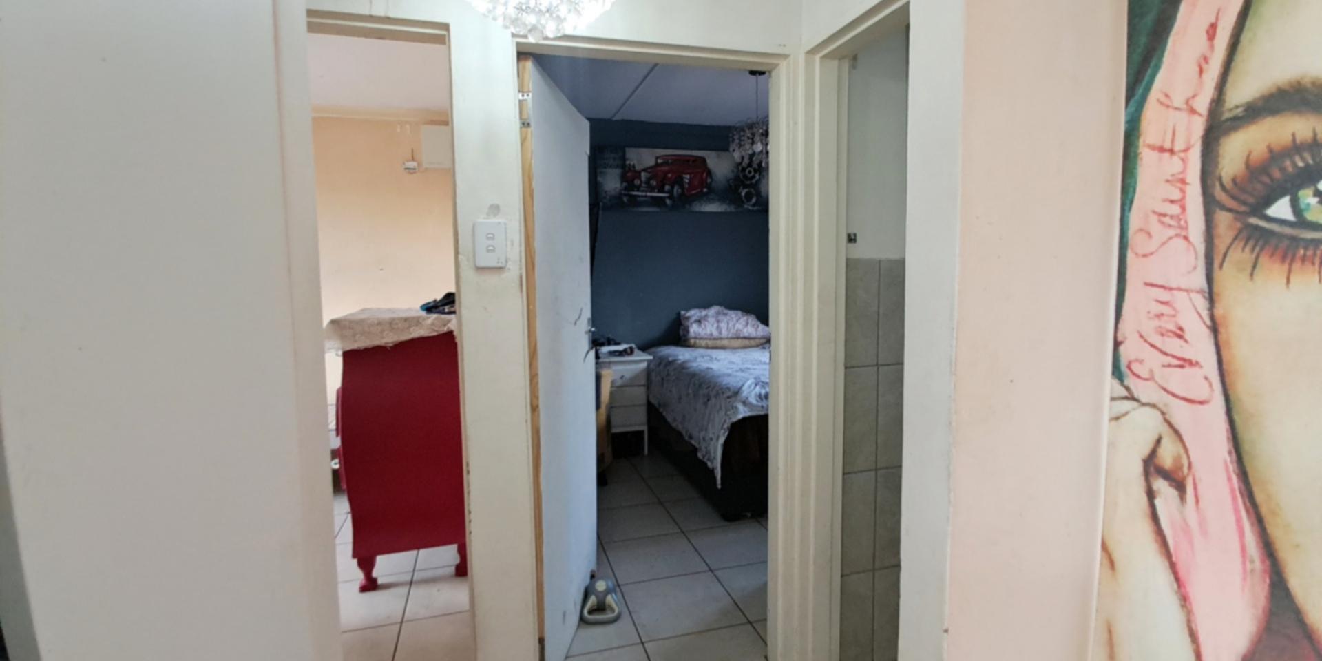 Image 4 of 6