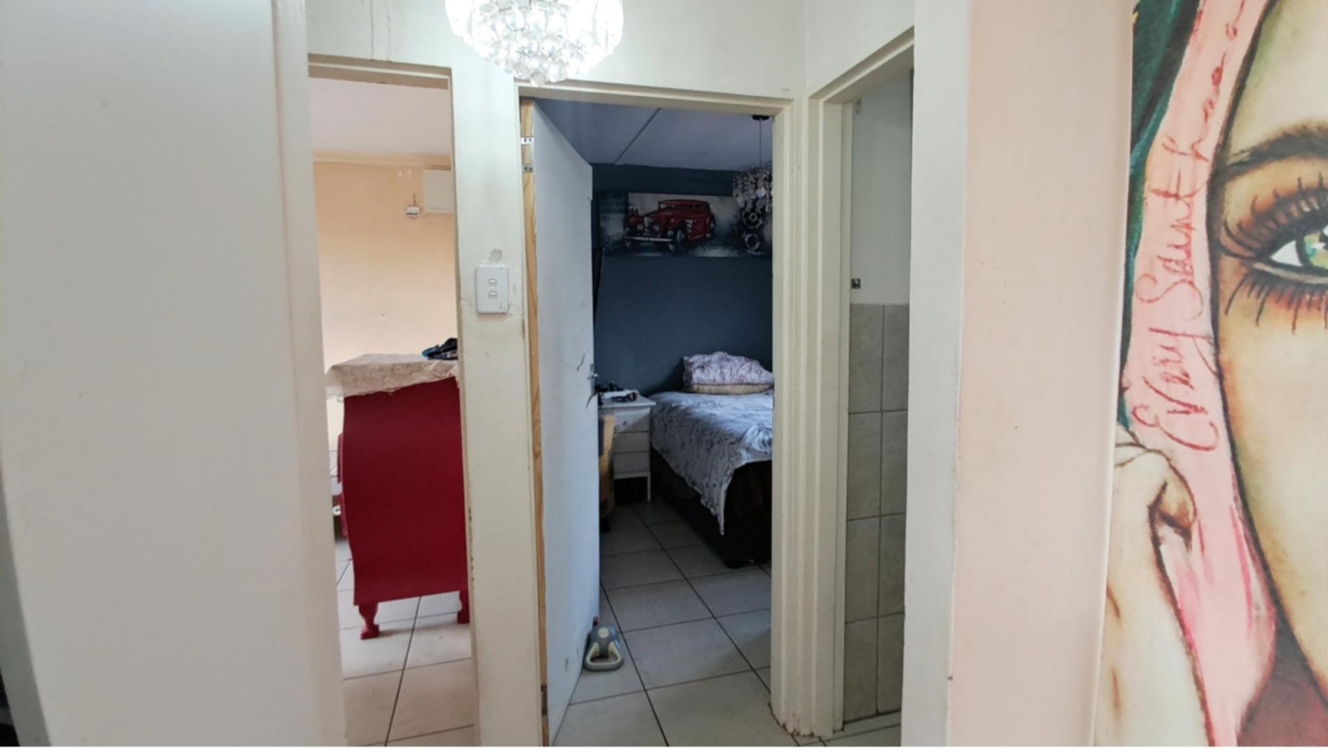 Image 4 of 6