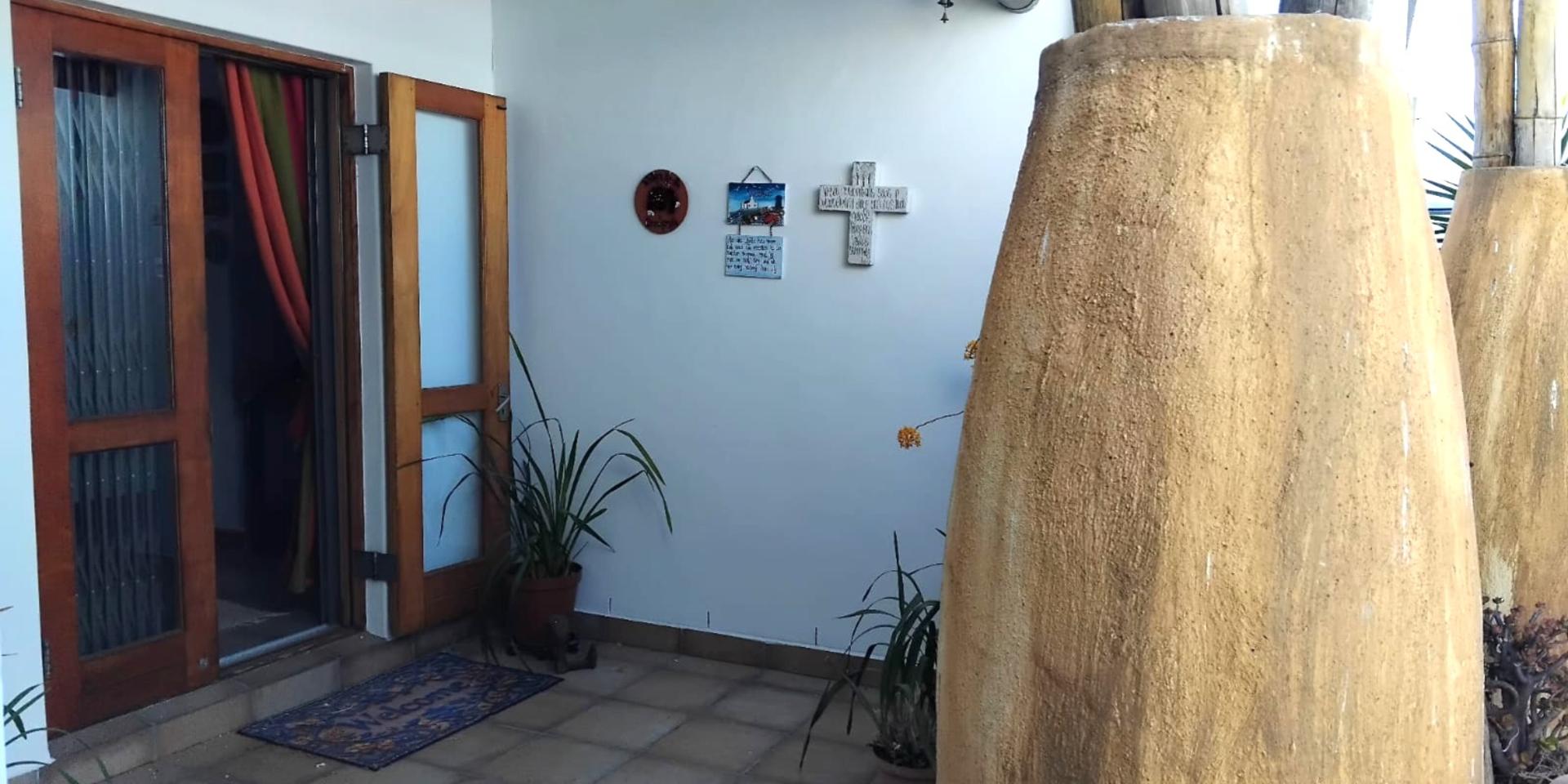 Image 2 of 6
