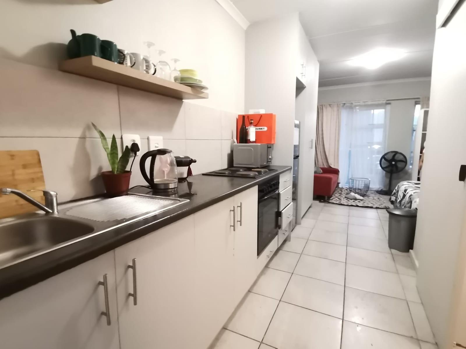 Image 4 of 6