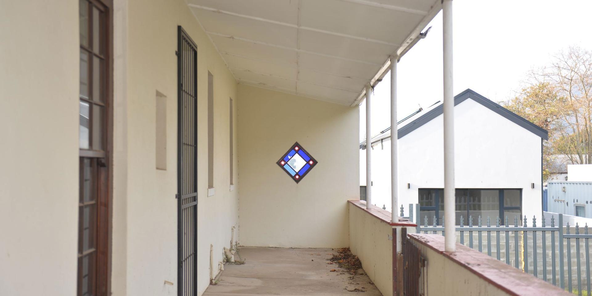 Image 3 of 6