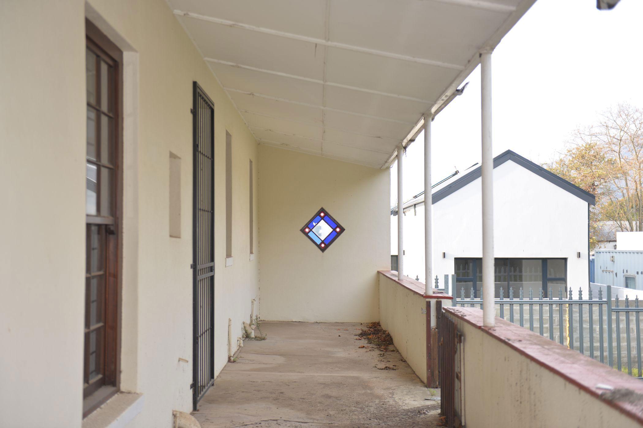 Image 4 of 6