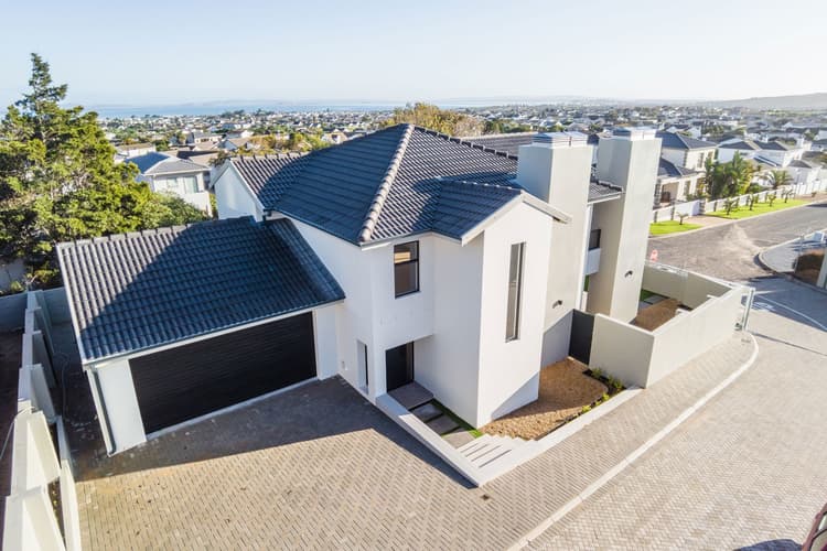 Main property image