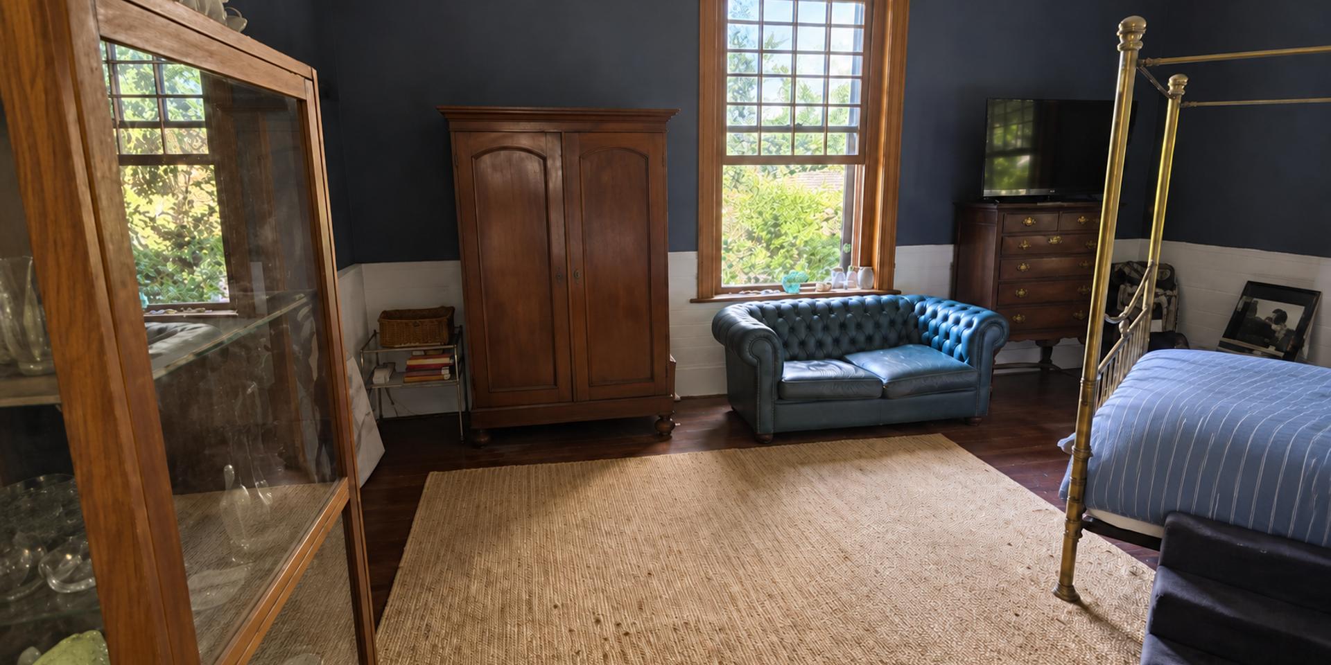 Image 2 of 6
