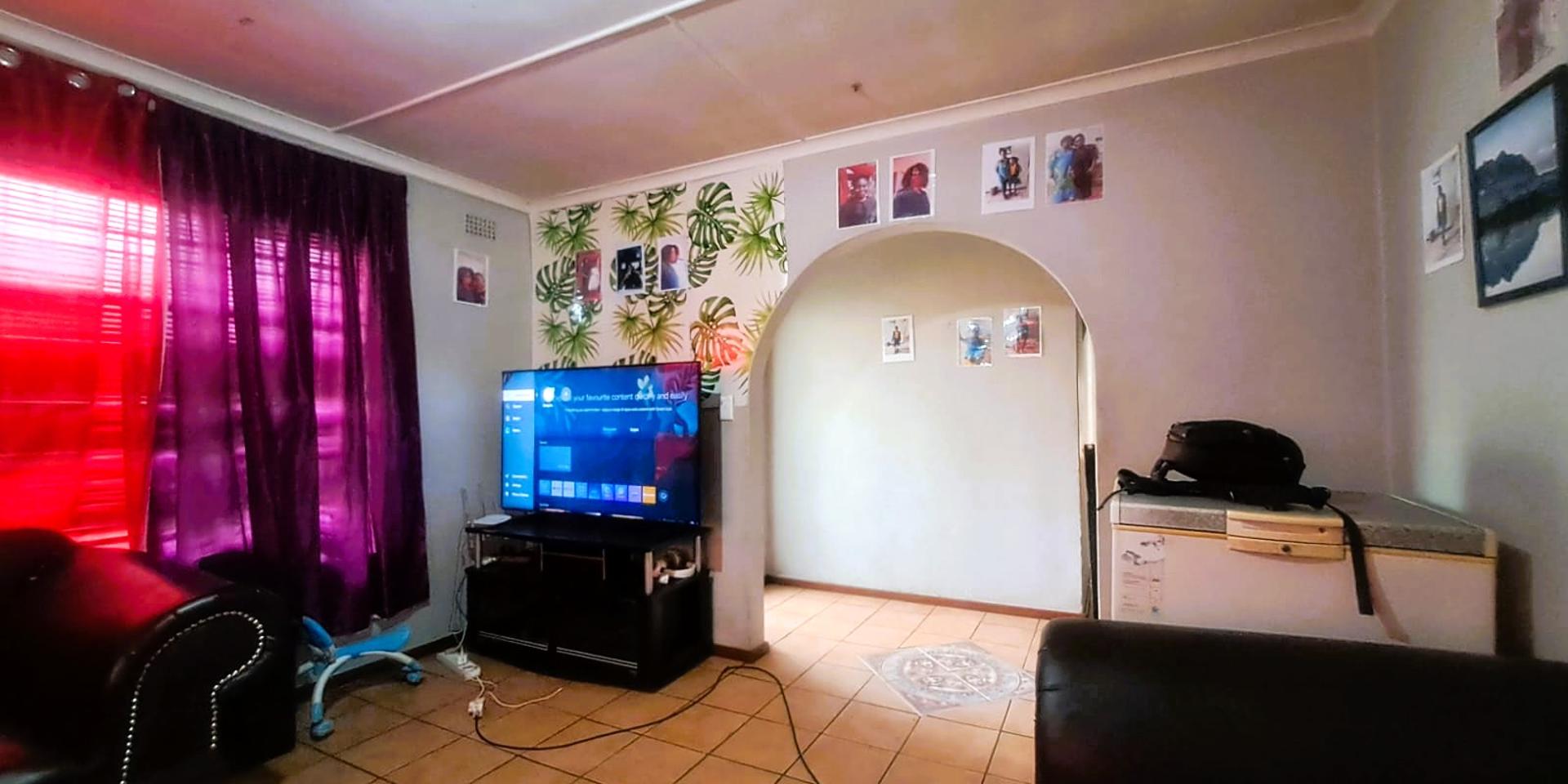 Image 2 of 6
