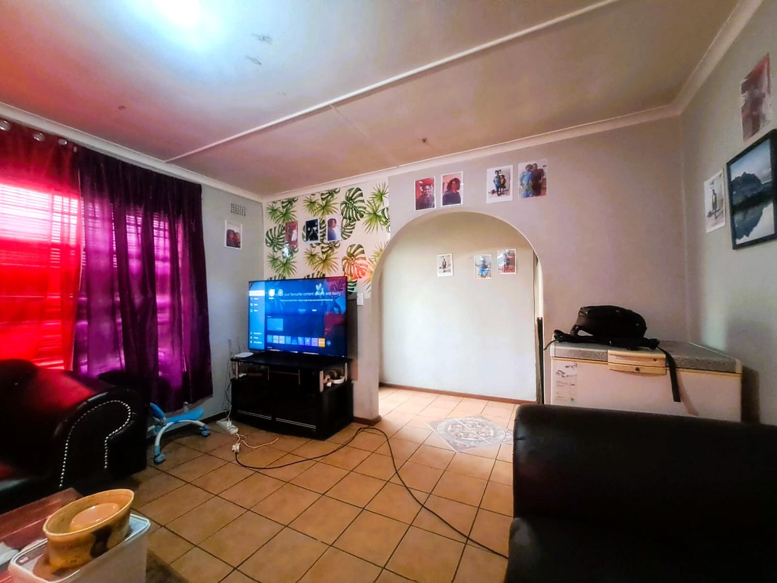 Image 2 of 6