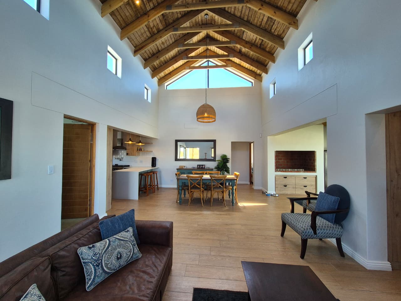 Image 2 of 6