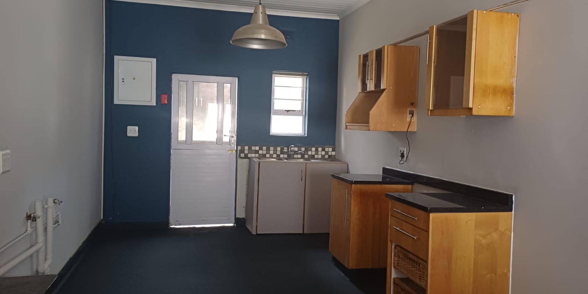 Image 2 of 6