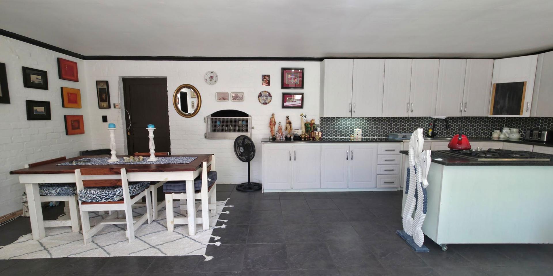 Image 4 of 6