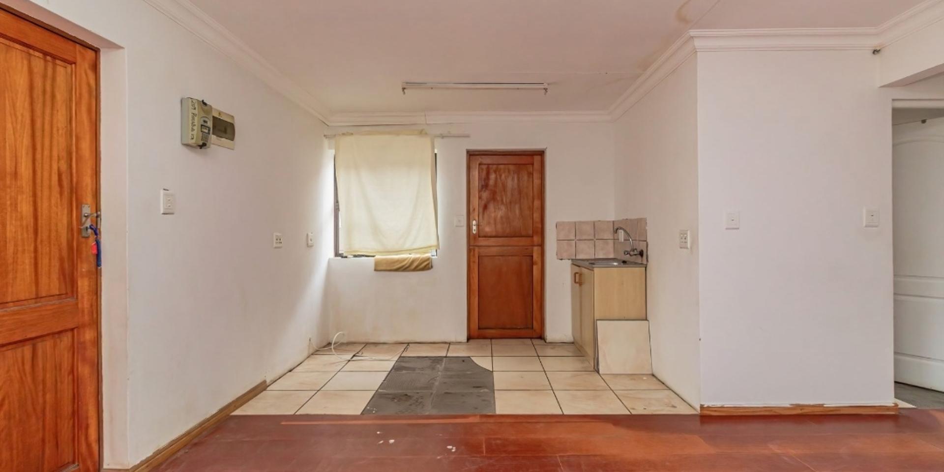 Image 2 of 6