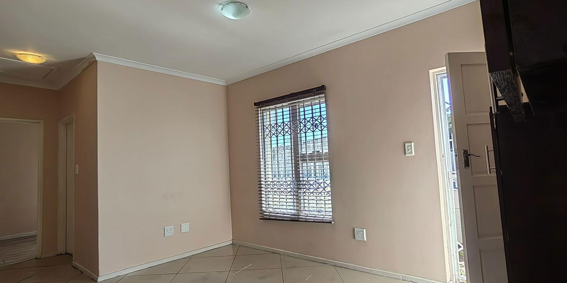 Image 4 of 6