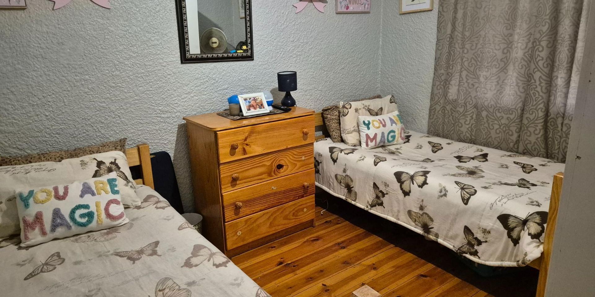 Image 4 of 6
