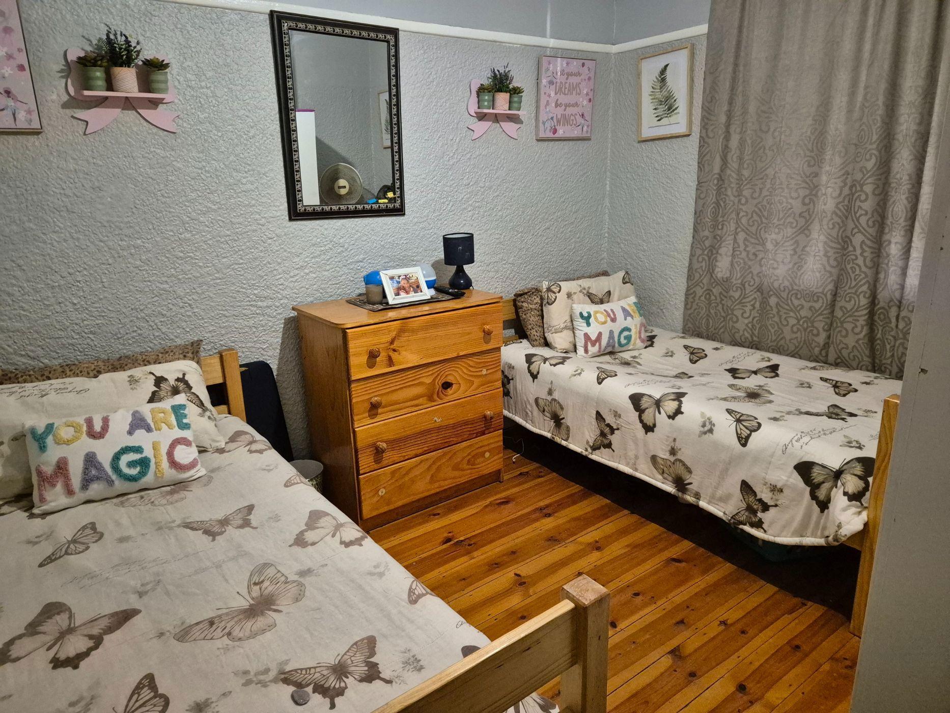Image 4 of 6