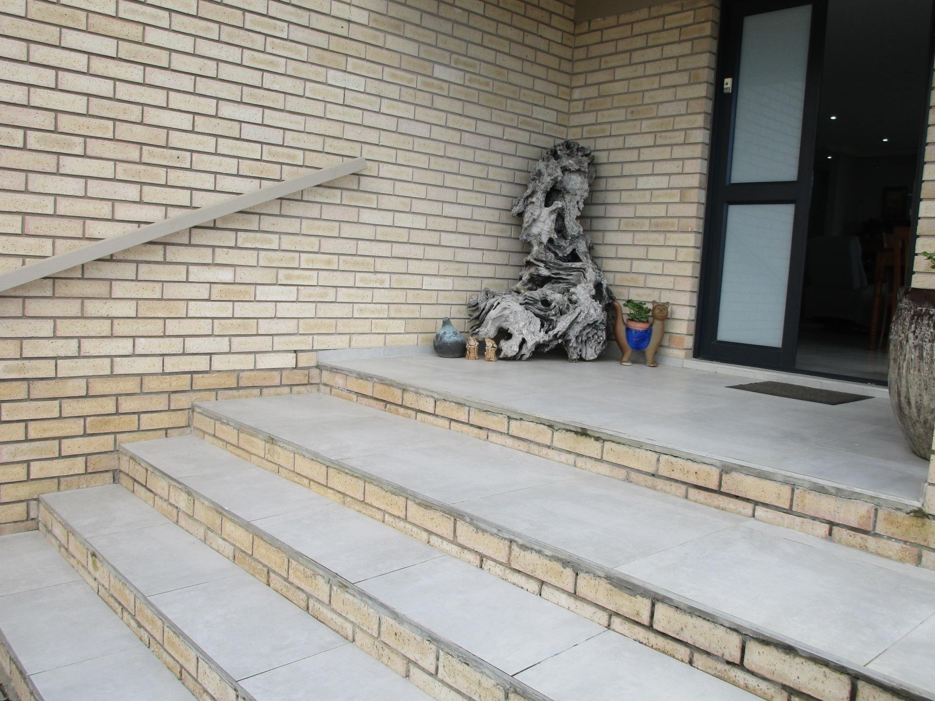 Image 2 of 6