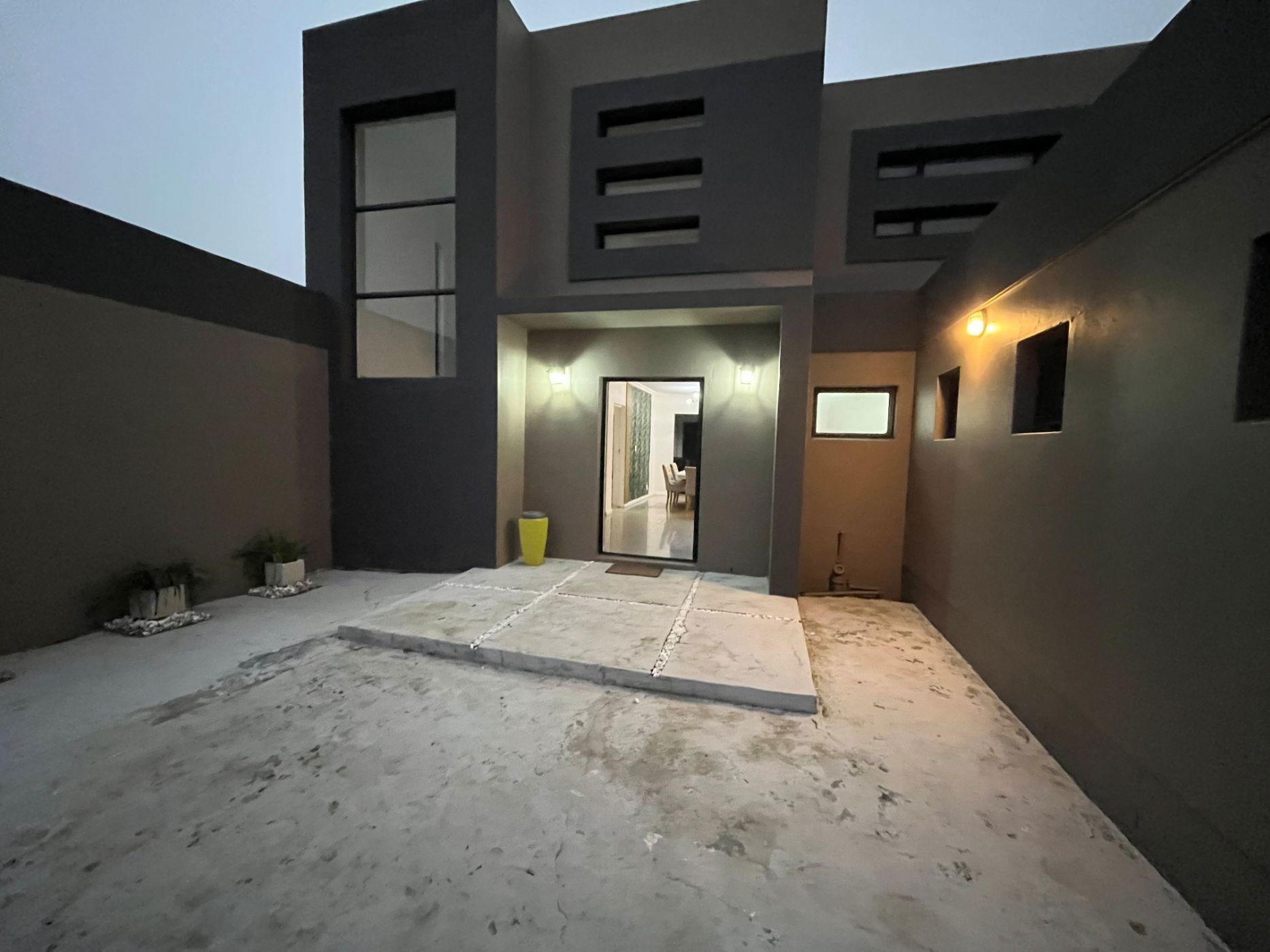 Image 3 of 6