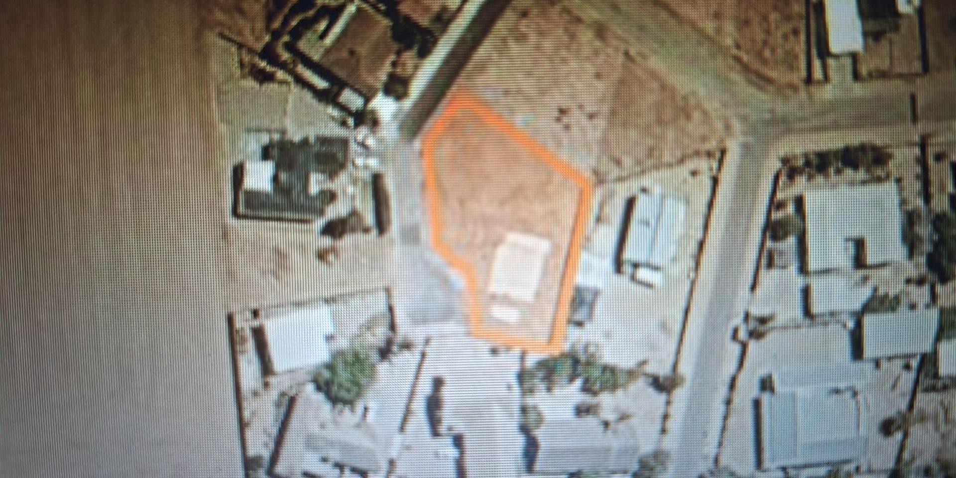 Image 2 of 6