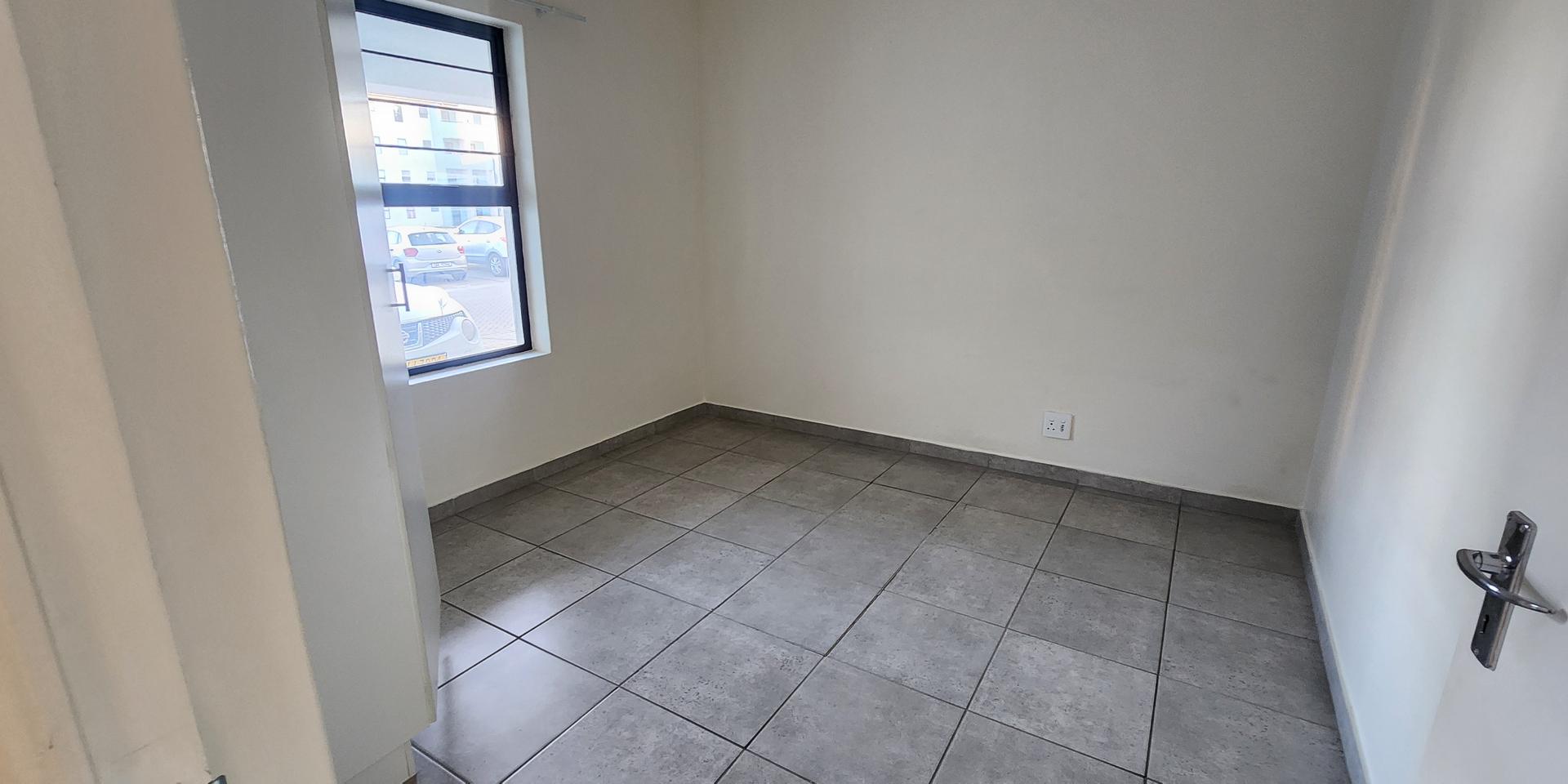 Image 4 of 6