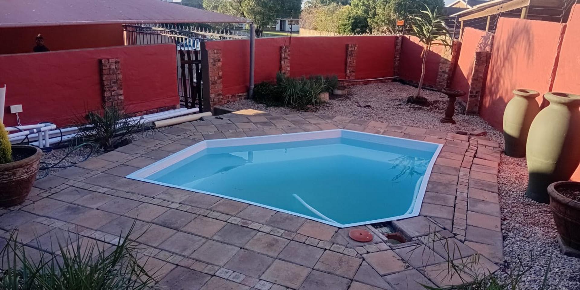 Image 4 of 6