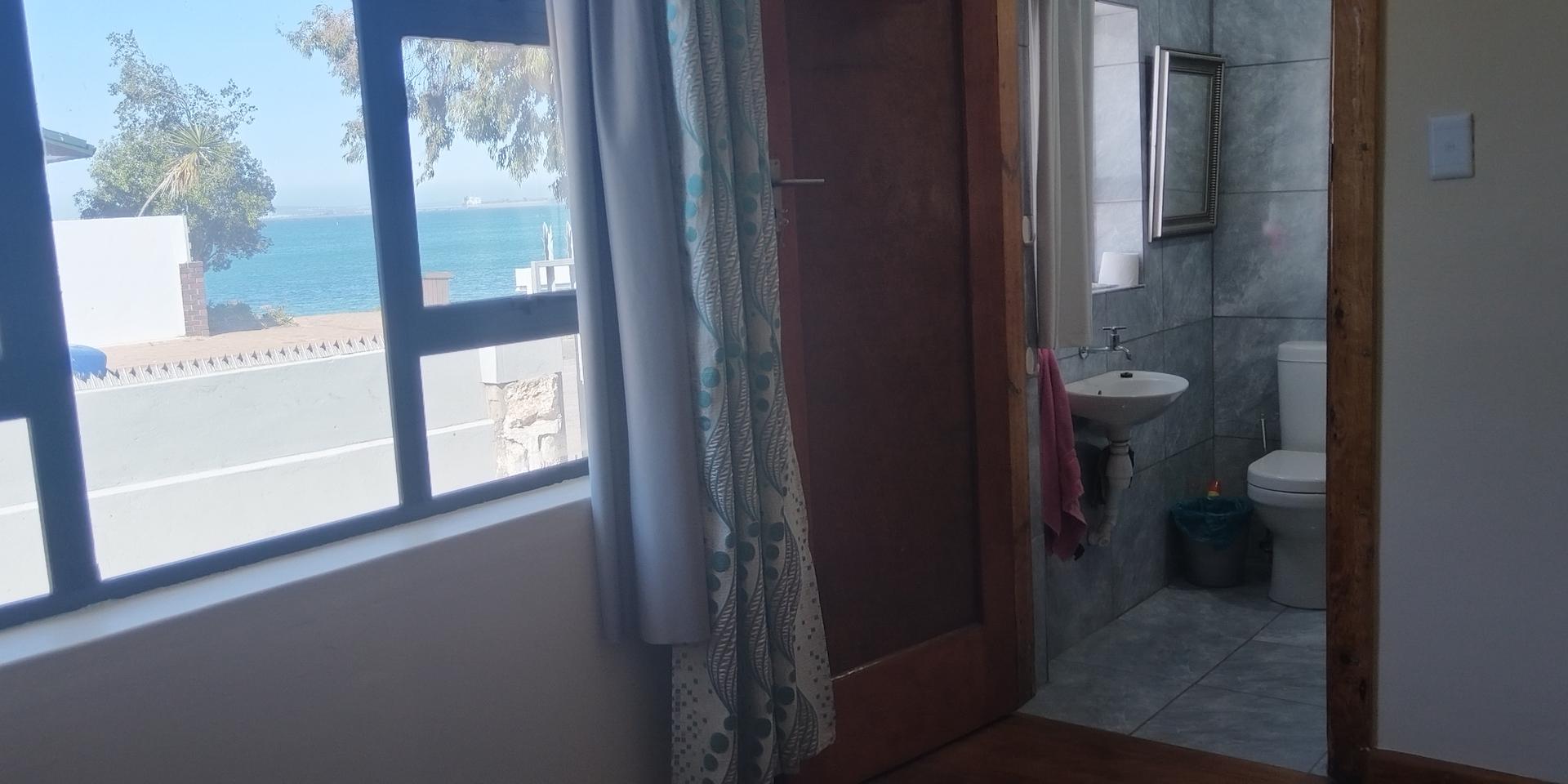 Image 4 of 6