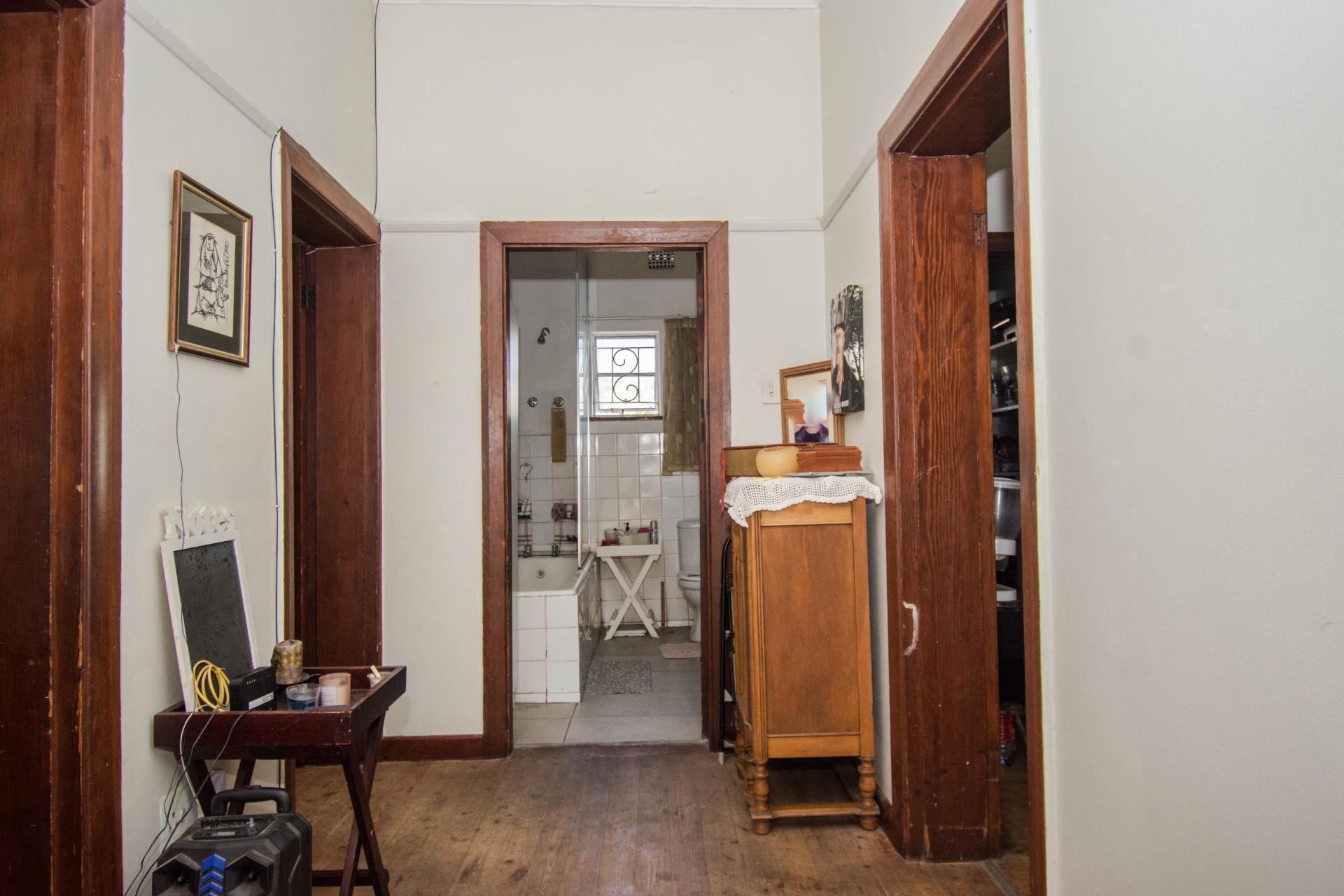 Image 4 of 6