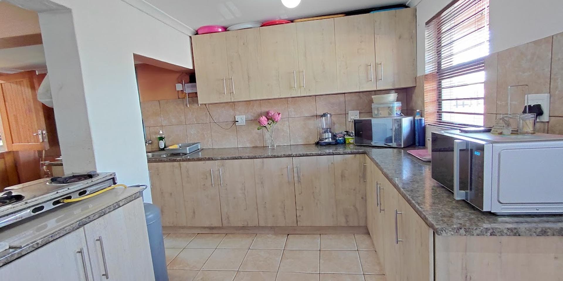 Image 2 of 6
