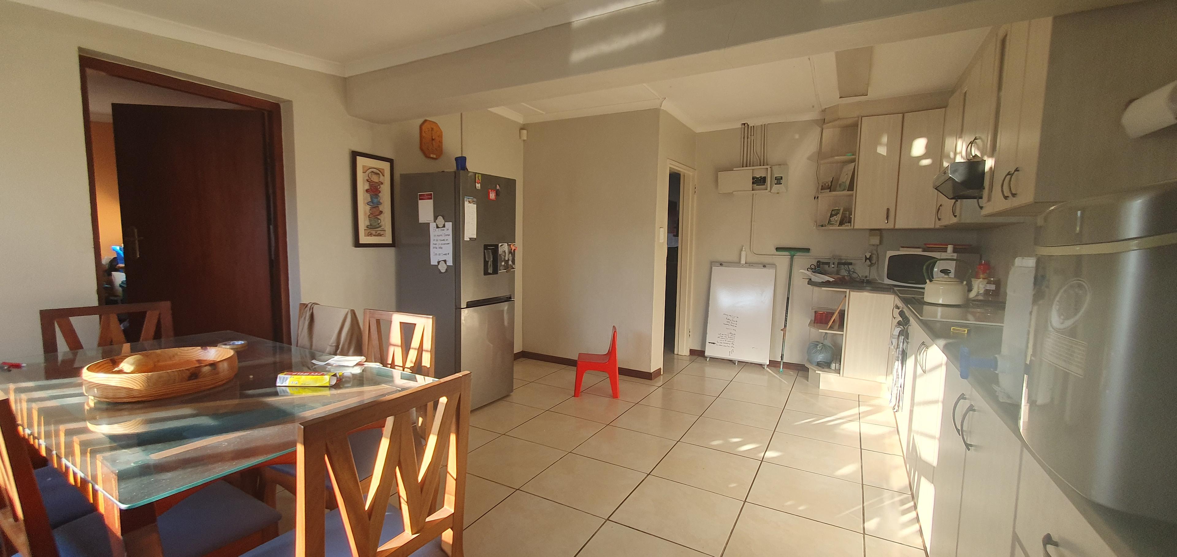 Image 4 of 6