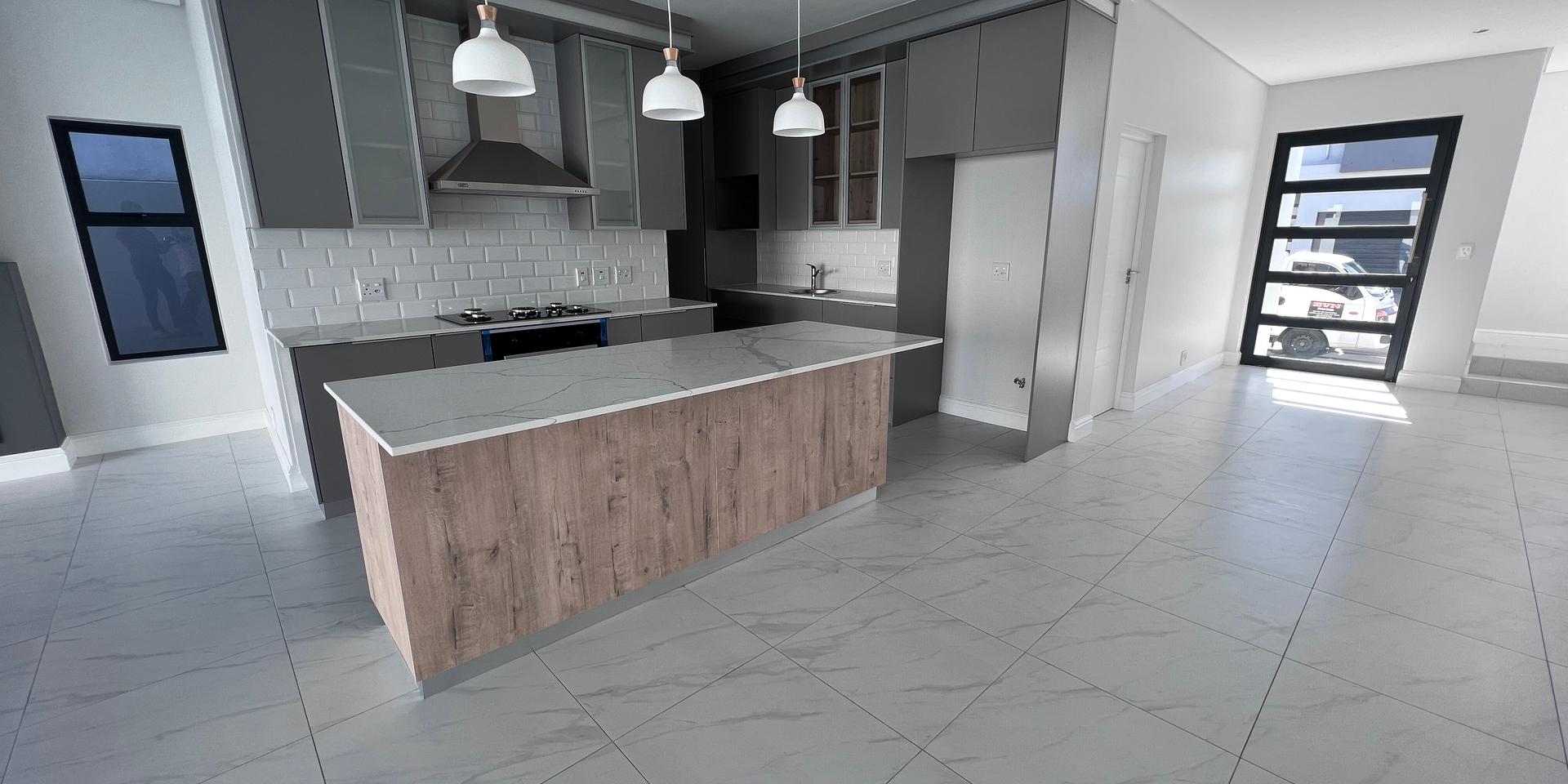 Image 4 of 6