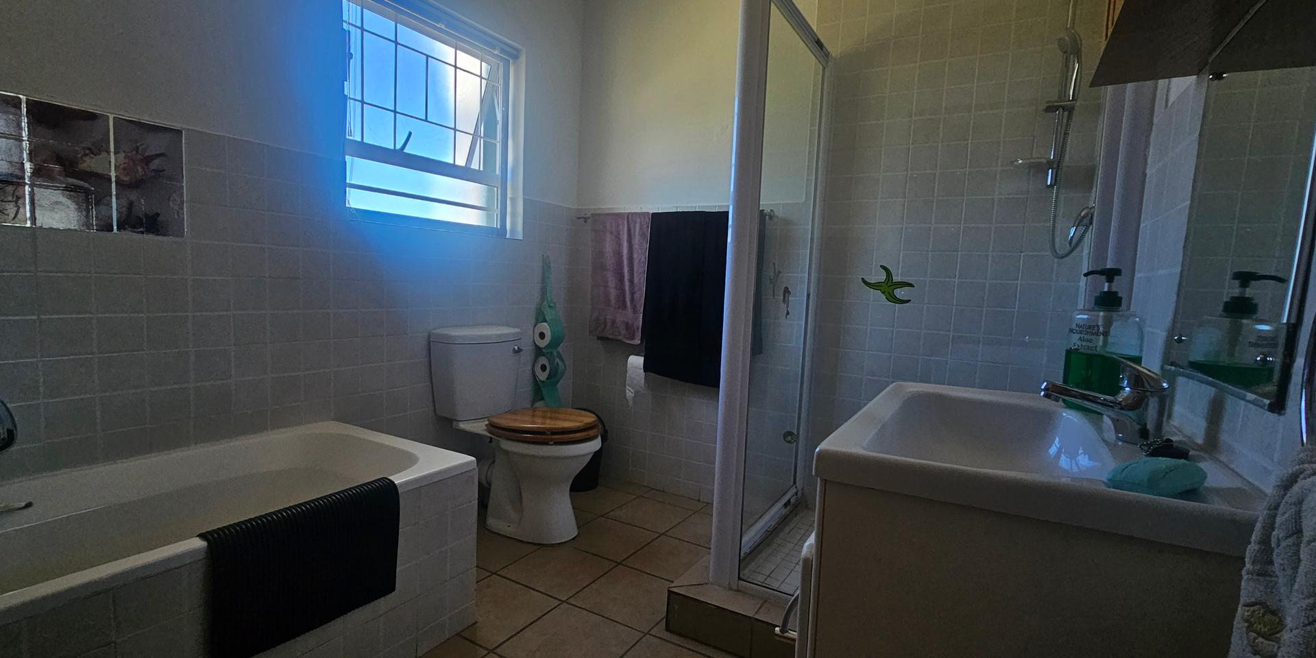 Image 4 of 6