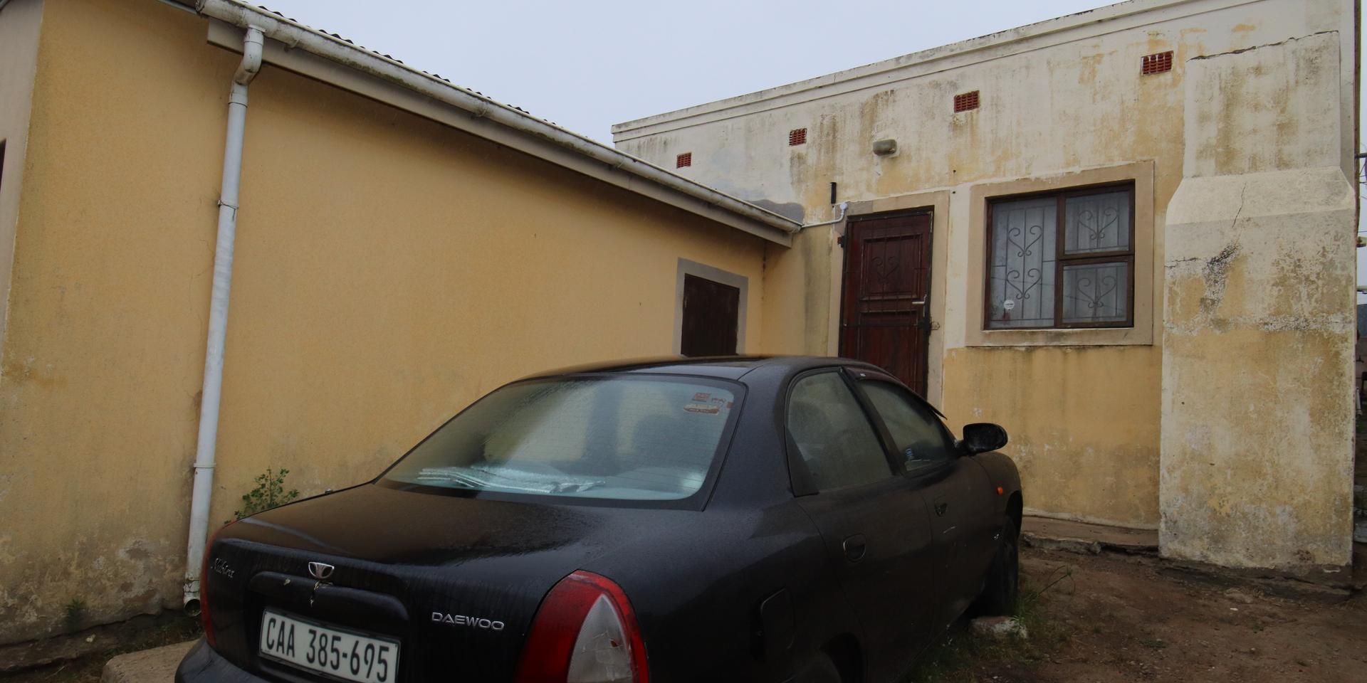 Image 3 of 6