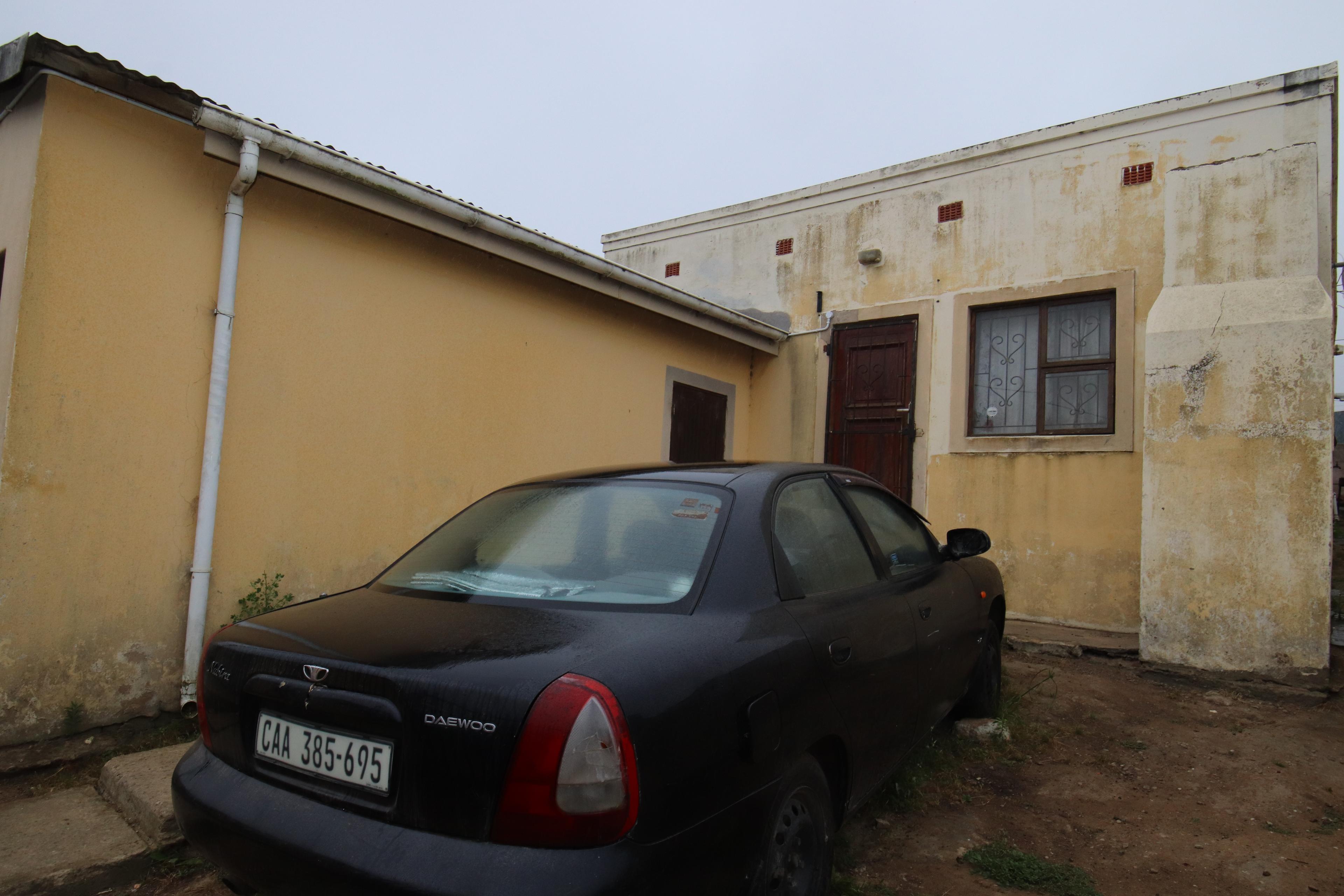 Image 3 of 6
