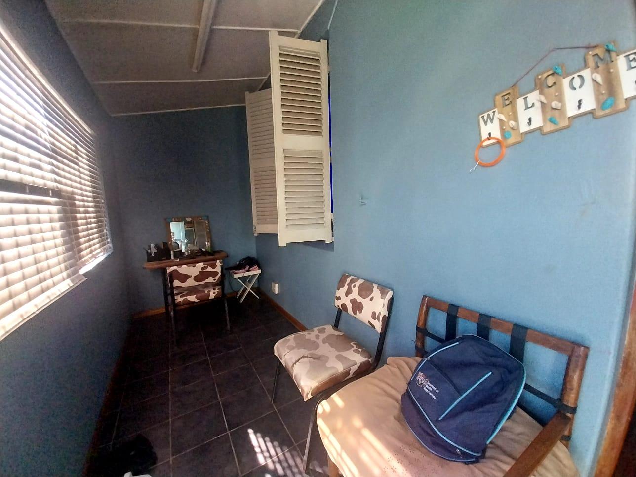 Image 3 of 6