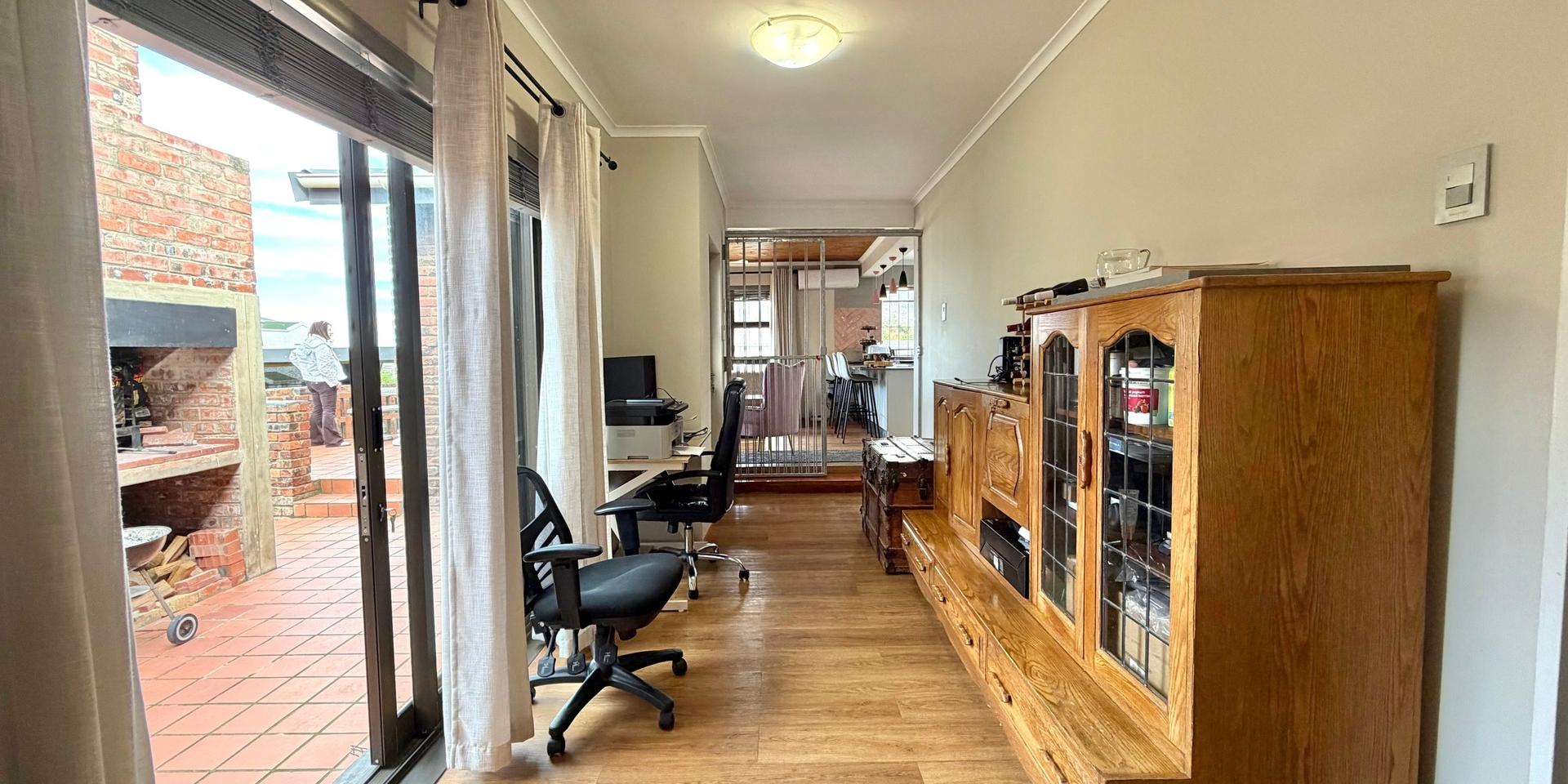 Image 4 of 6