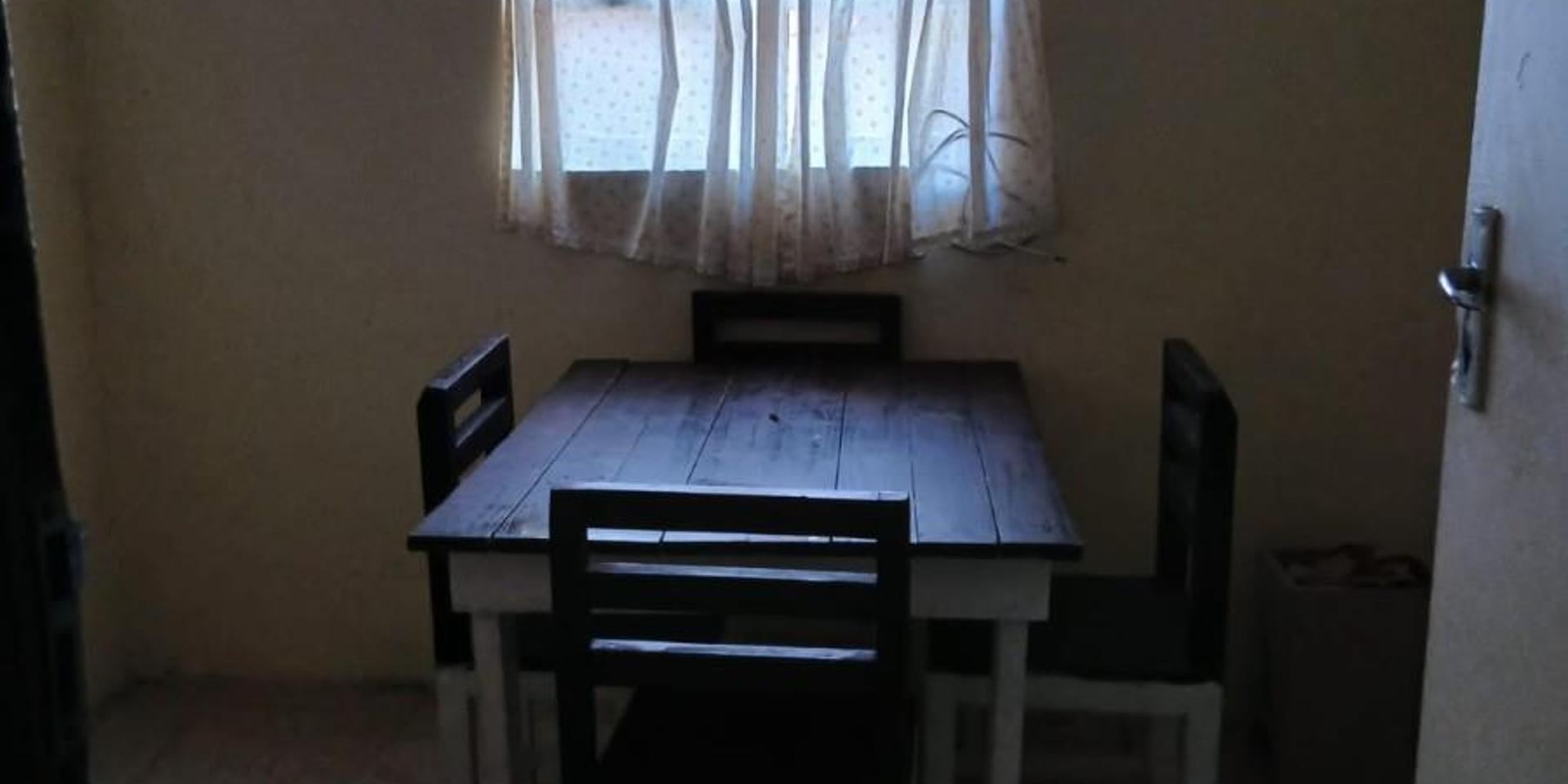 Image 4 of 6