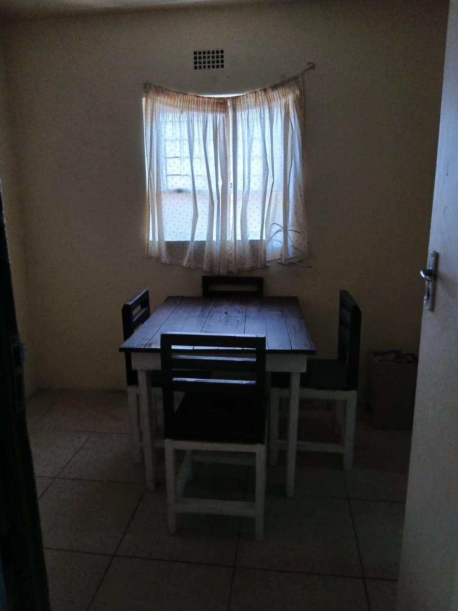 Image 4 of 6