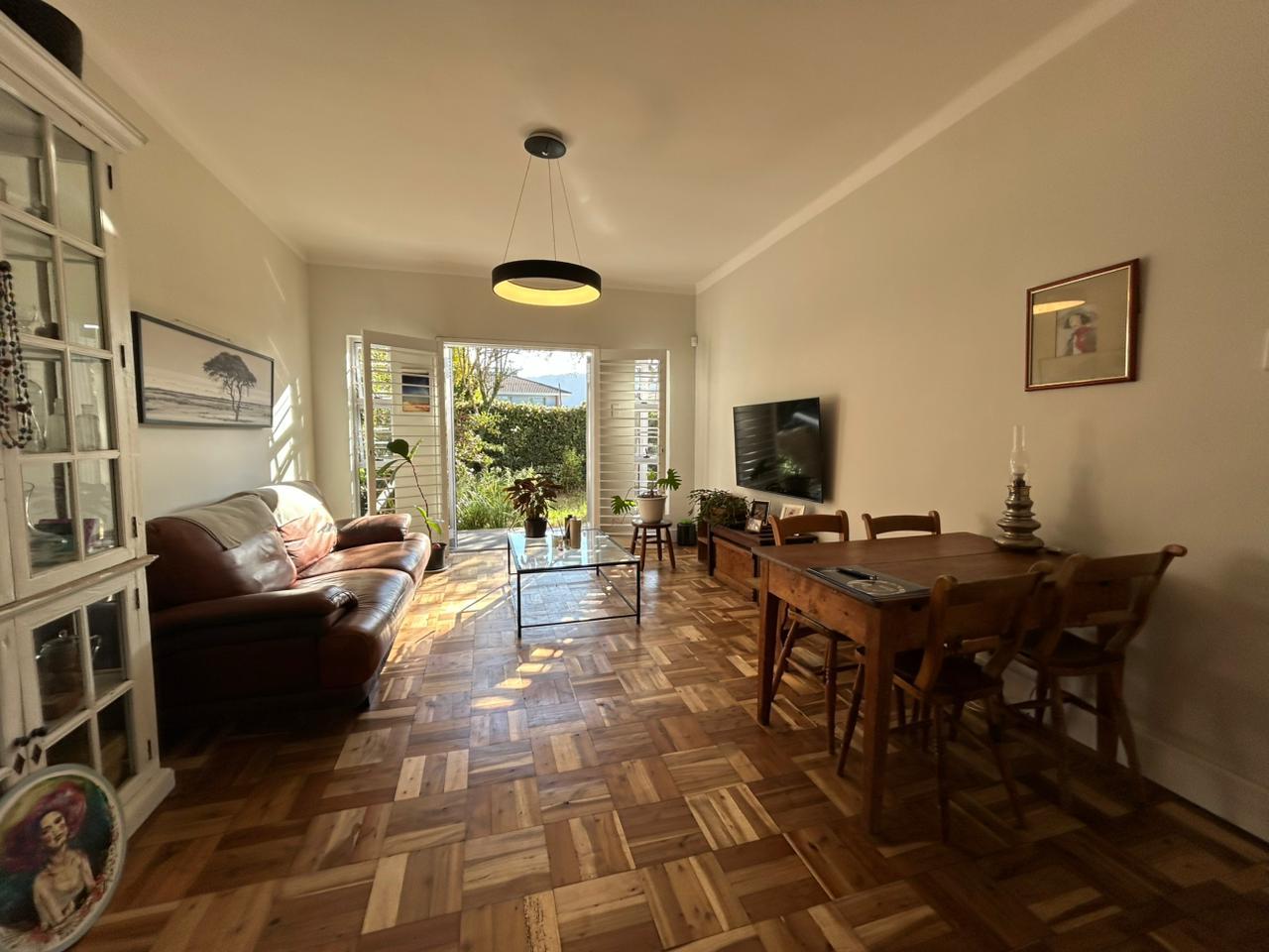 Image 4 of 6