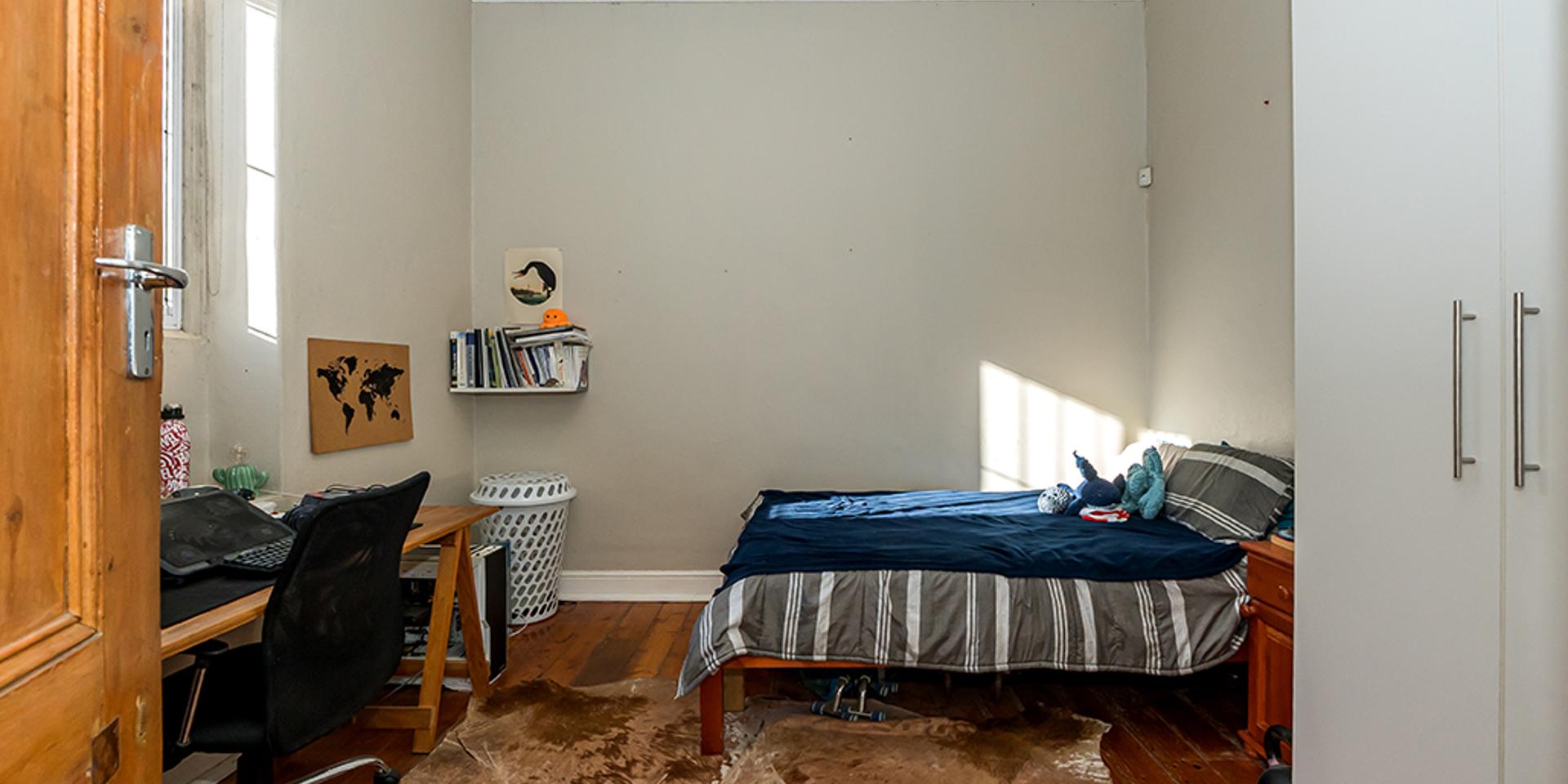 Image 4 of 6