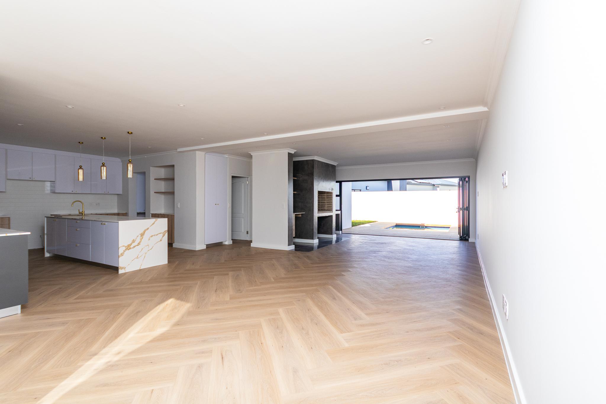 Image 4 of 6