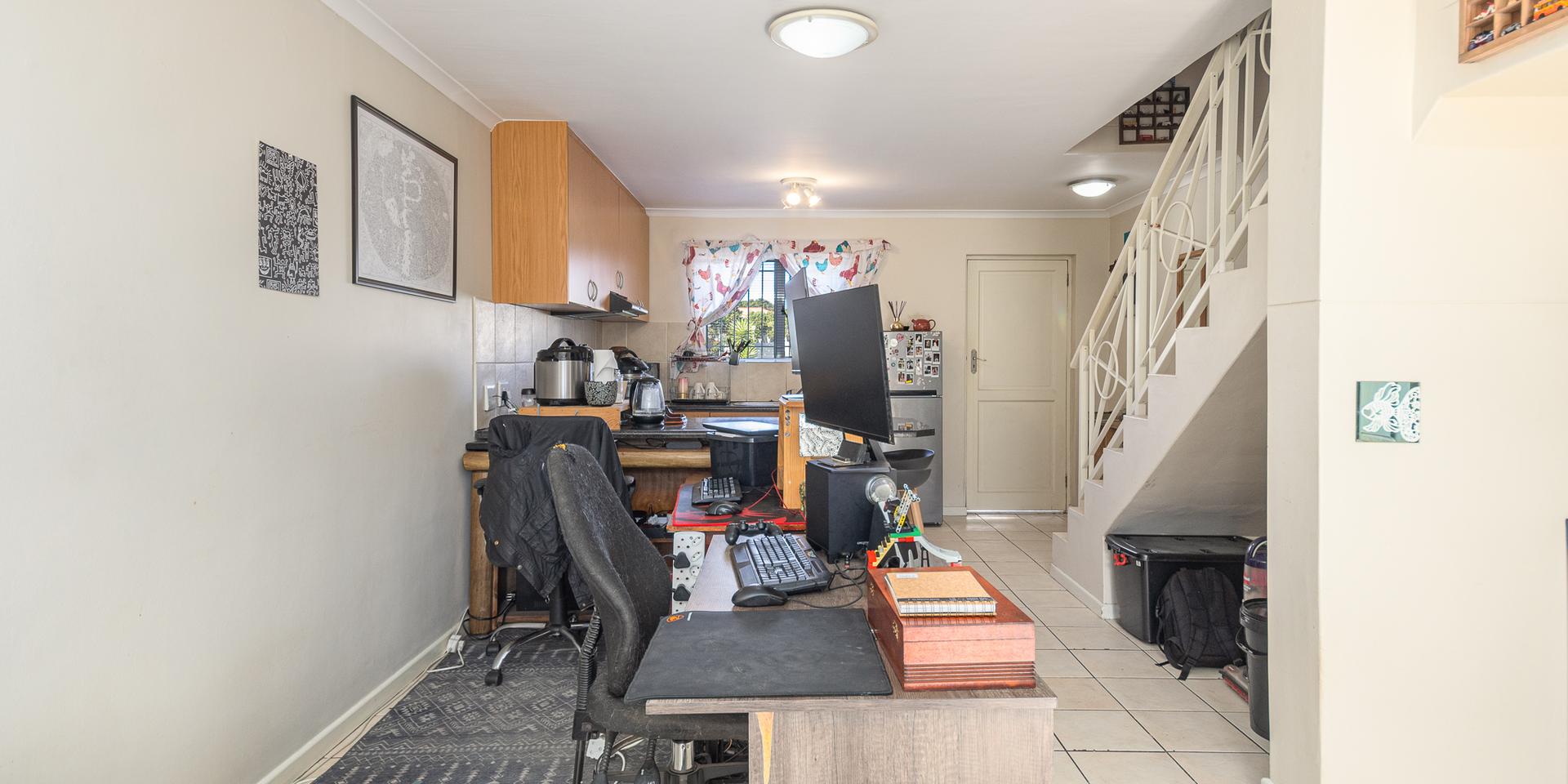 Image 4 of 6