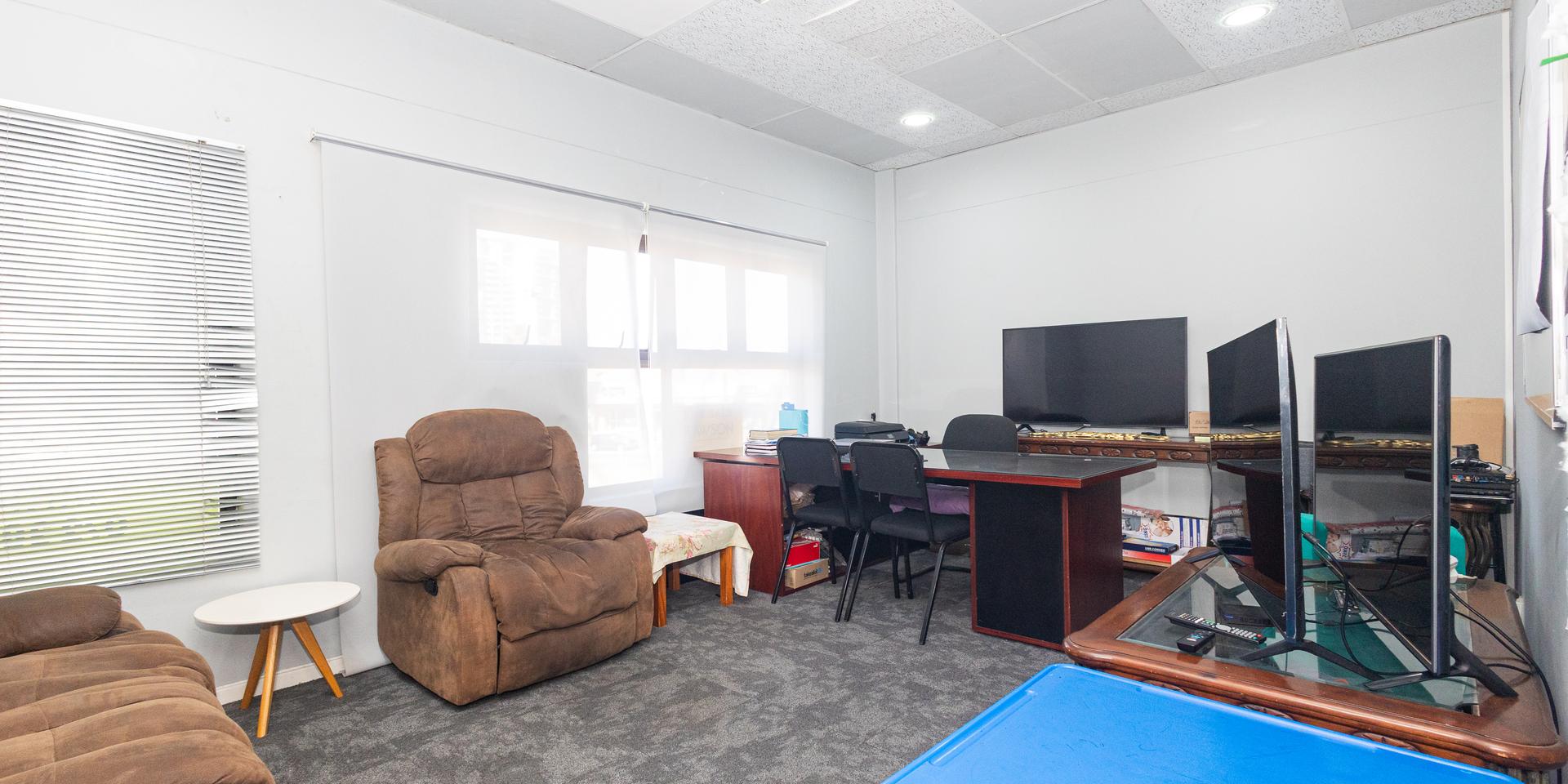 Image 4 of 6