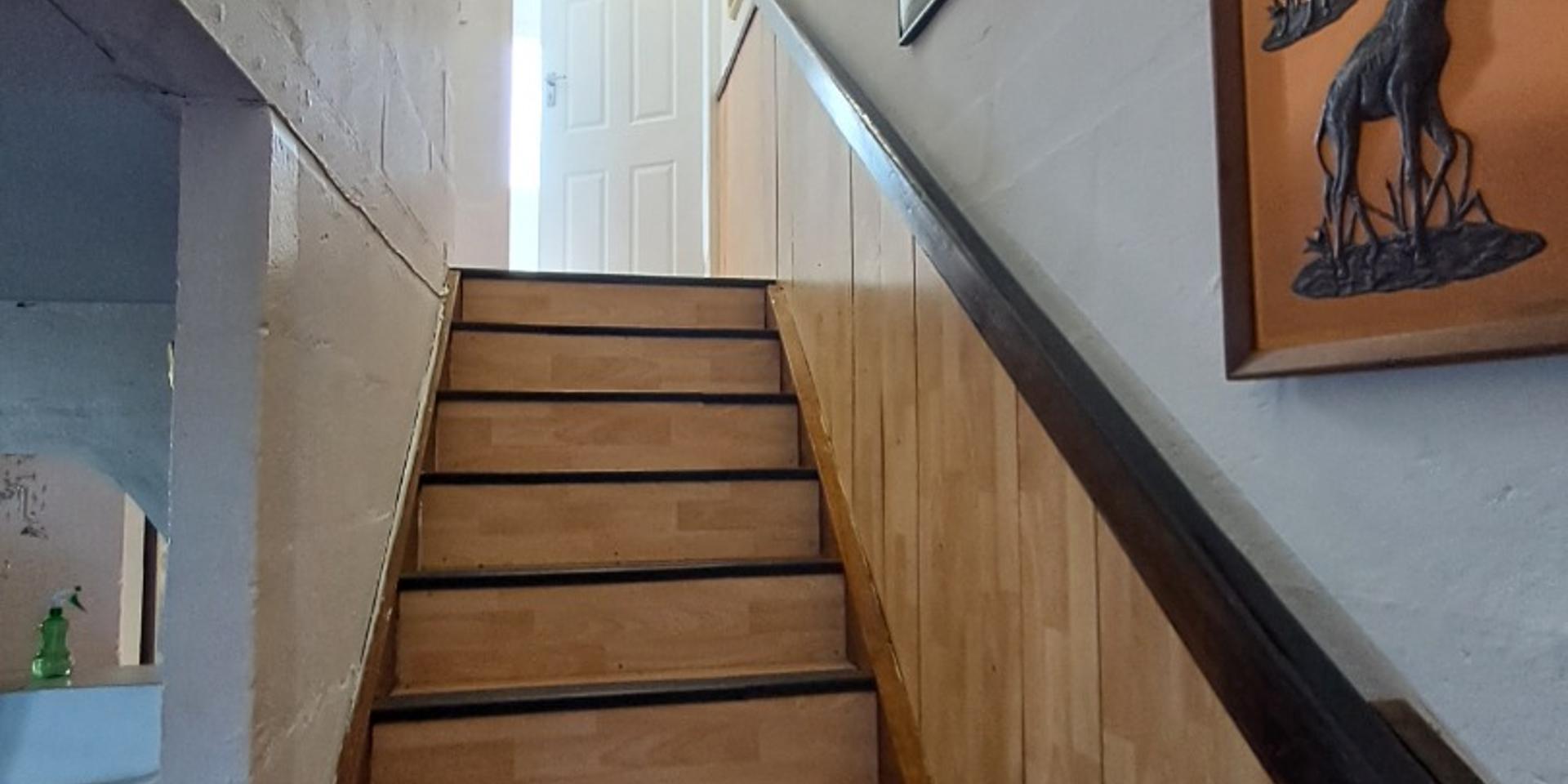 Image 4 of 6