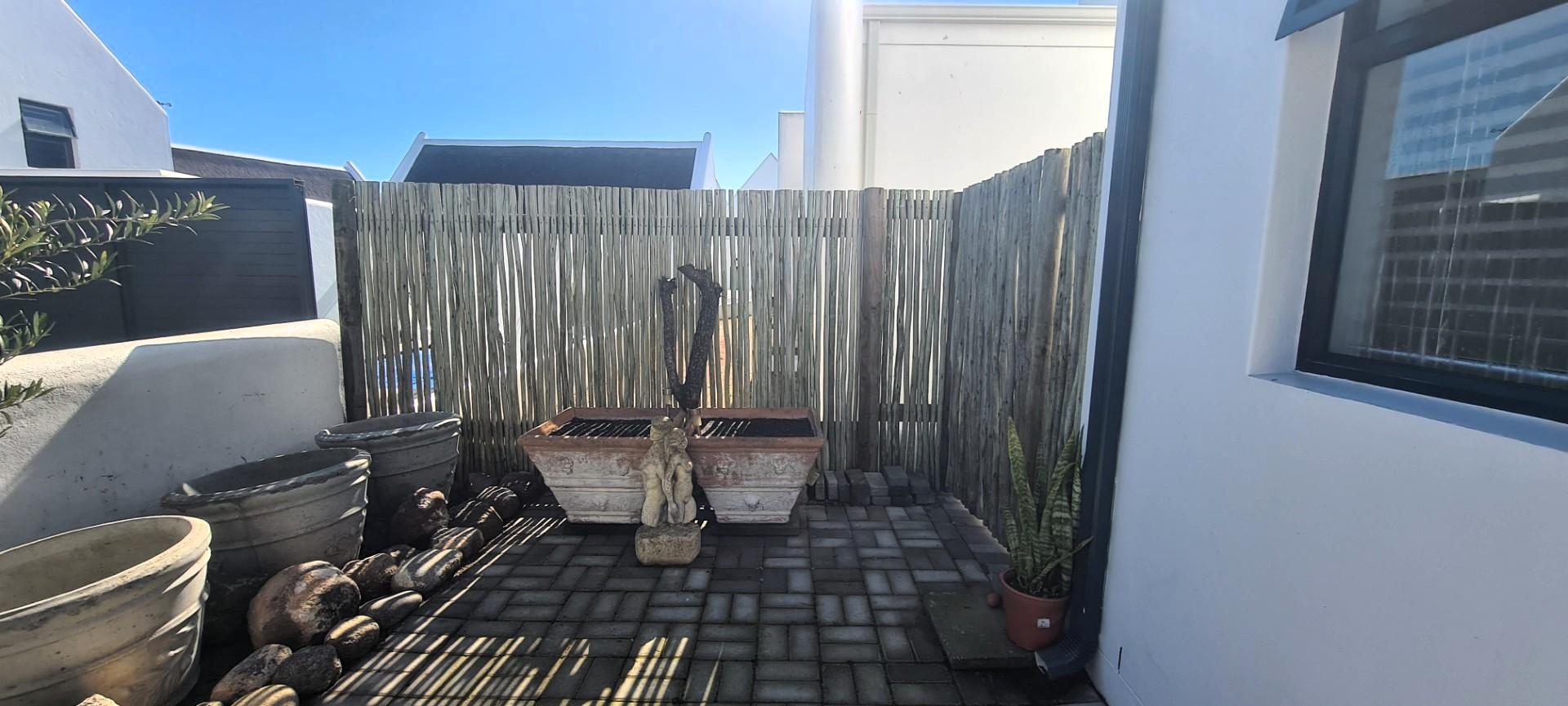 Image 4 of 6