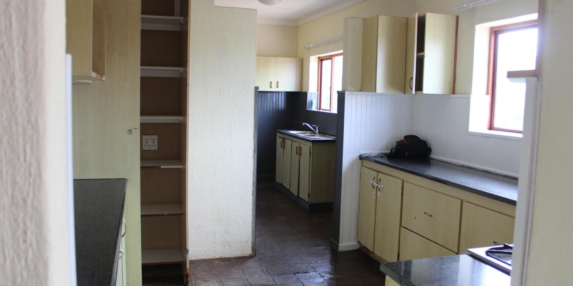 Image 4 of 6