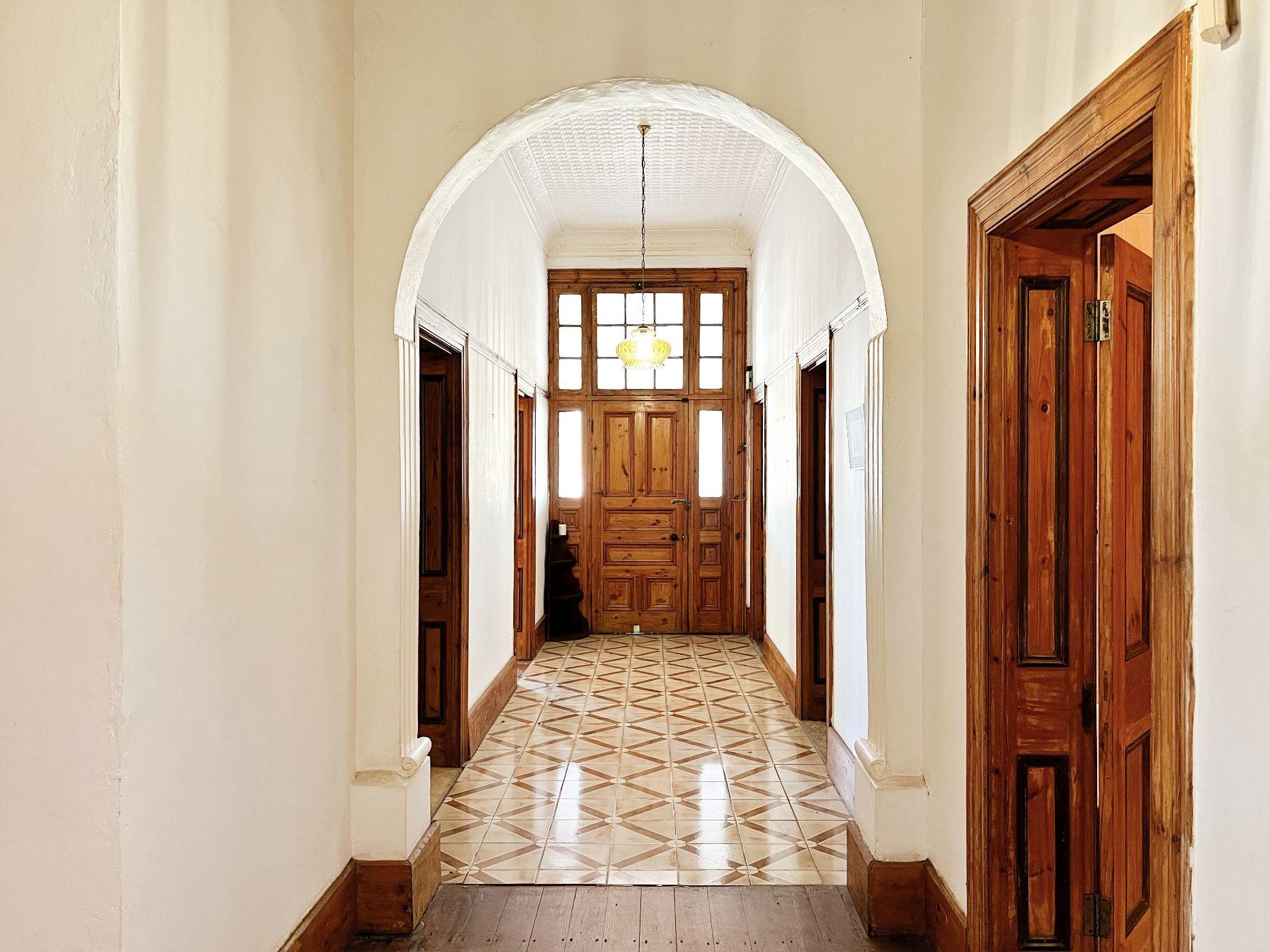 Image 2 of 6