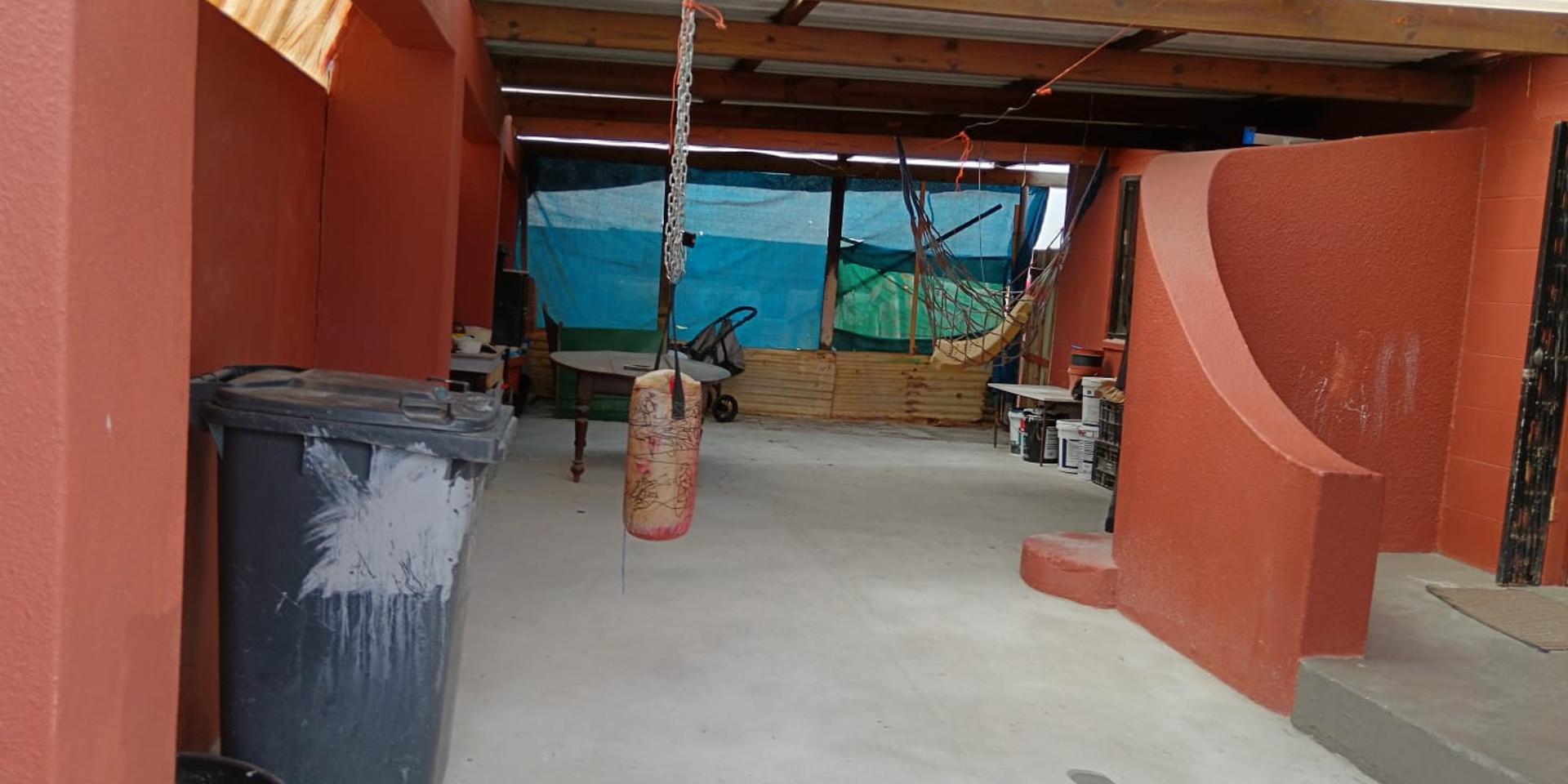 Image 3 of 6