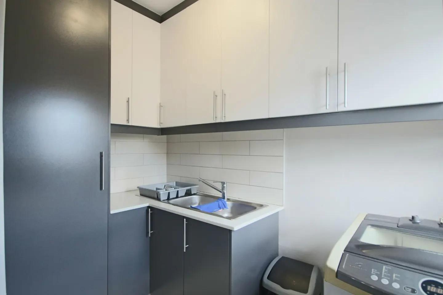 Image 3 of 6