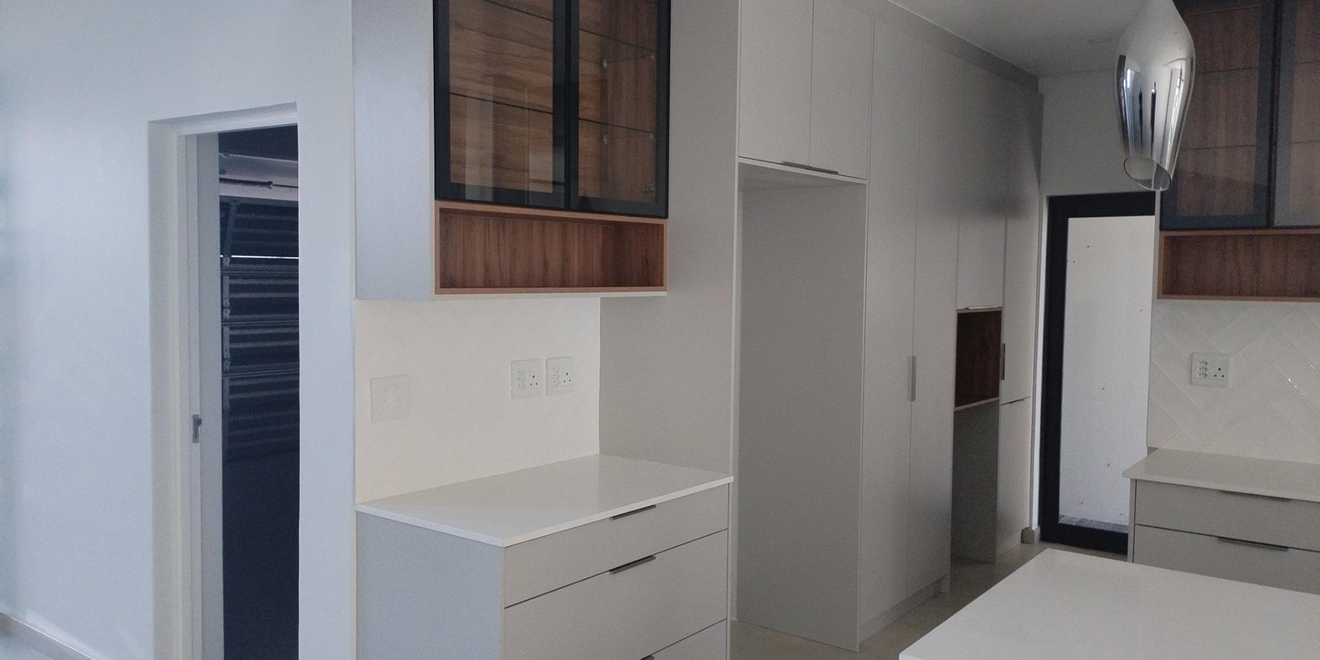 Image 4 of 6