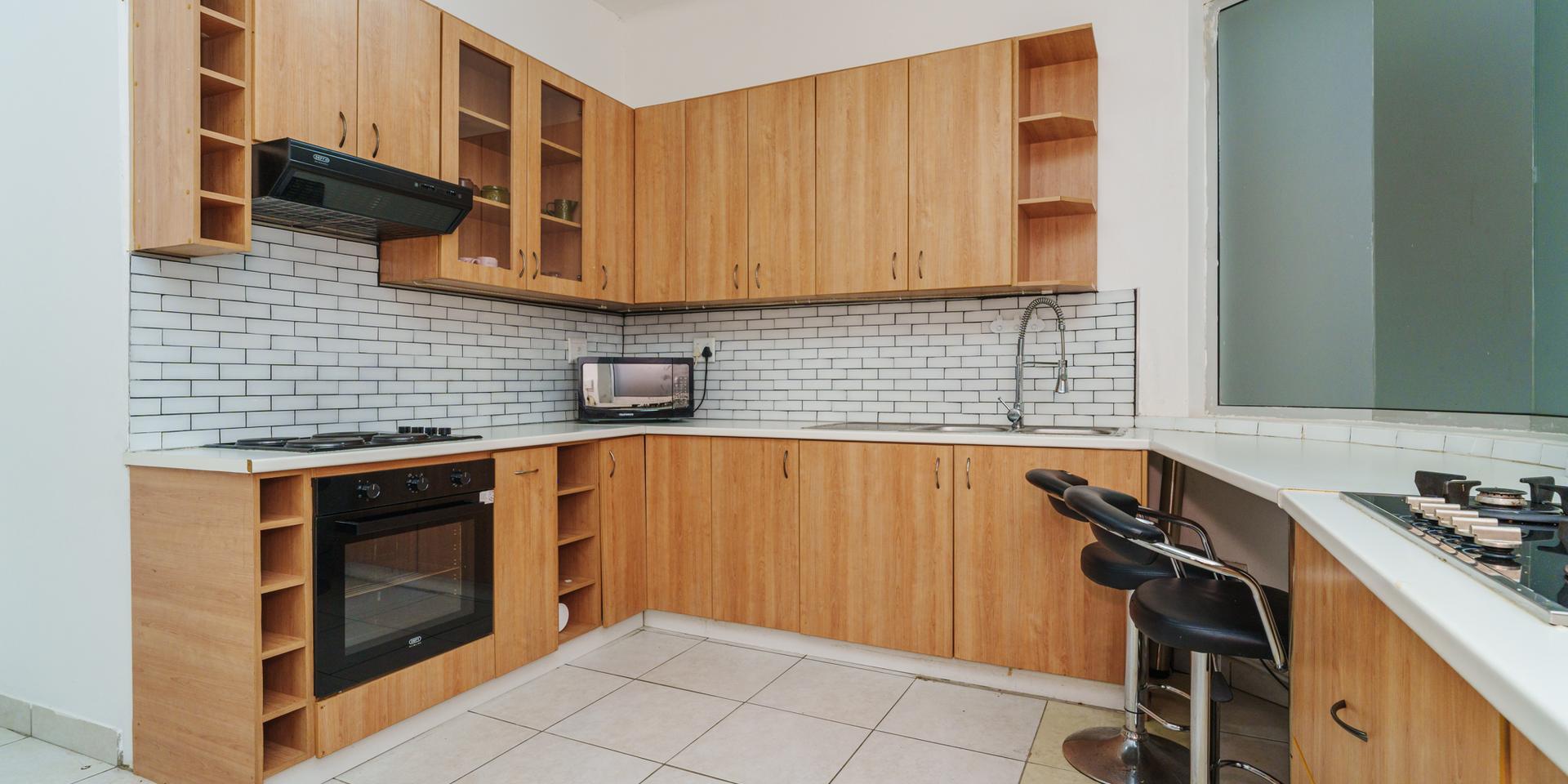 Image 4 of 6