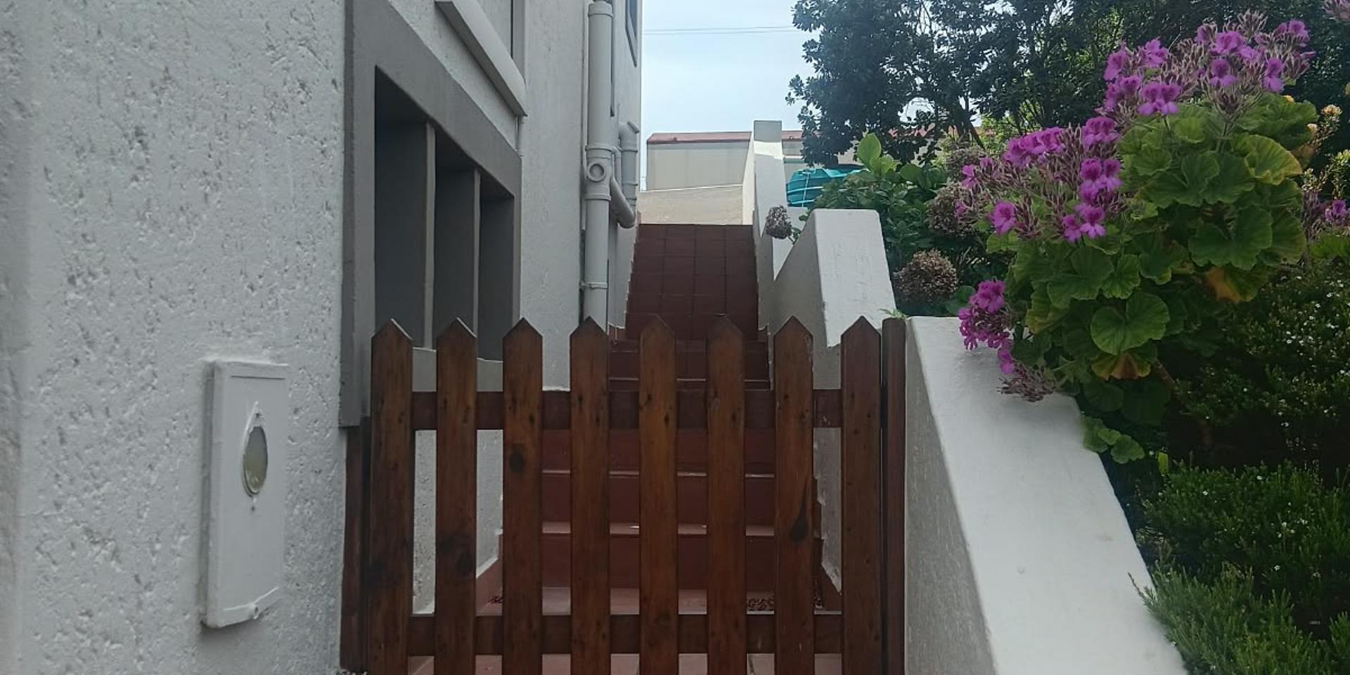 Image 4 of 6
