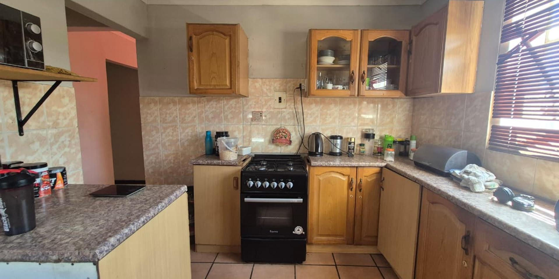 Image 4 of 6