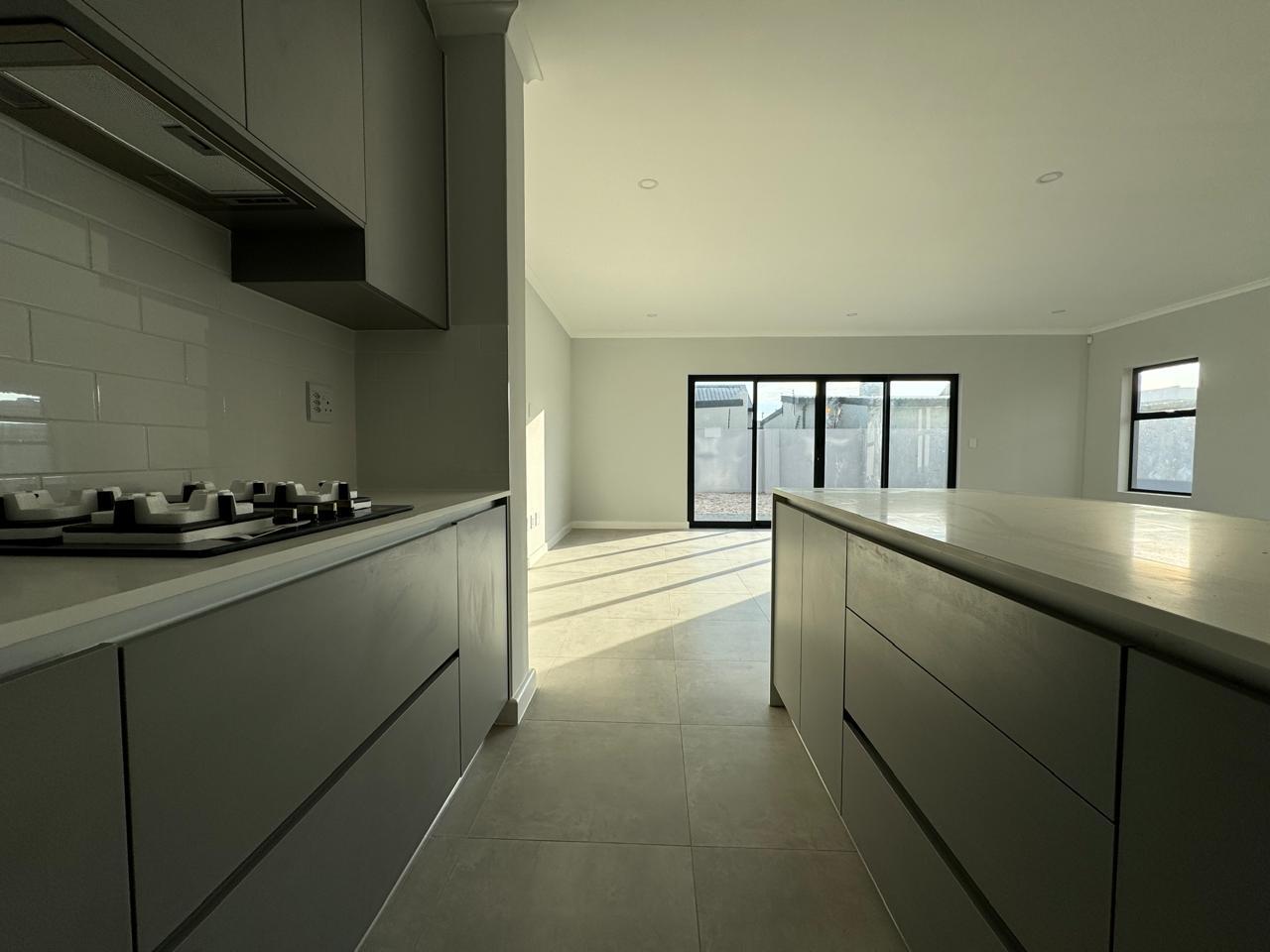 Image 4 of 6